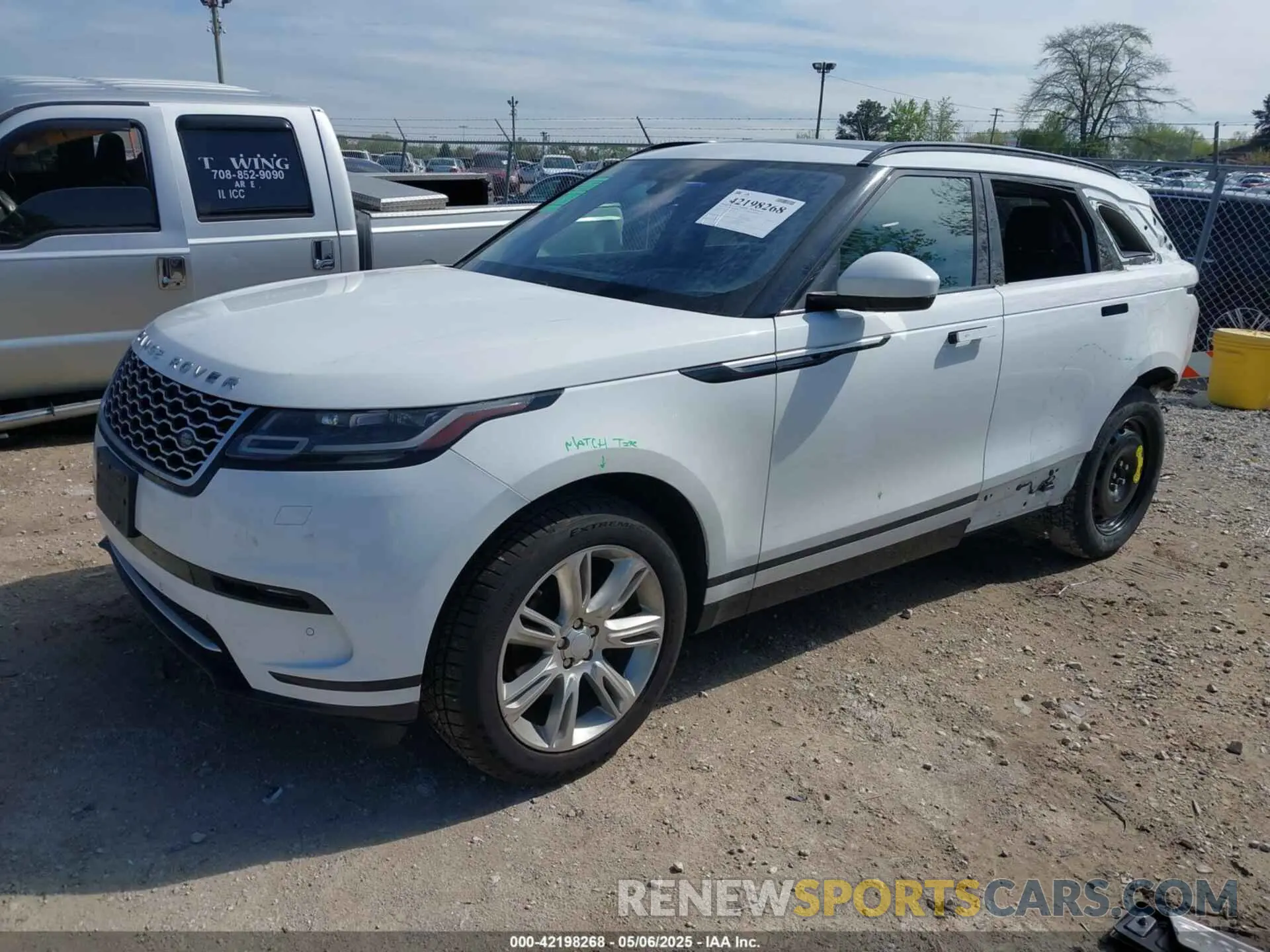 2 fotografías del automóvil dañado SALYB2EX6KA227908 LAND ROVER RANGE ROVER VELAR 2019