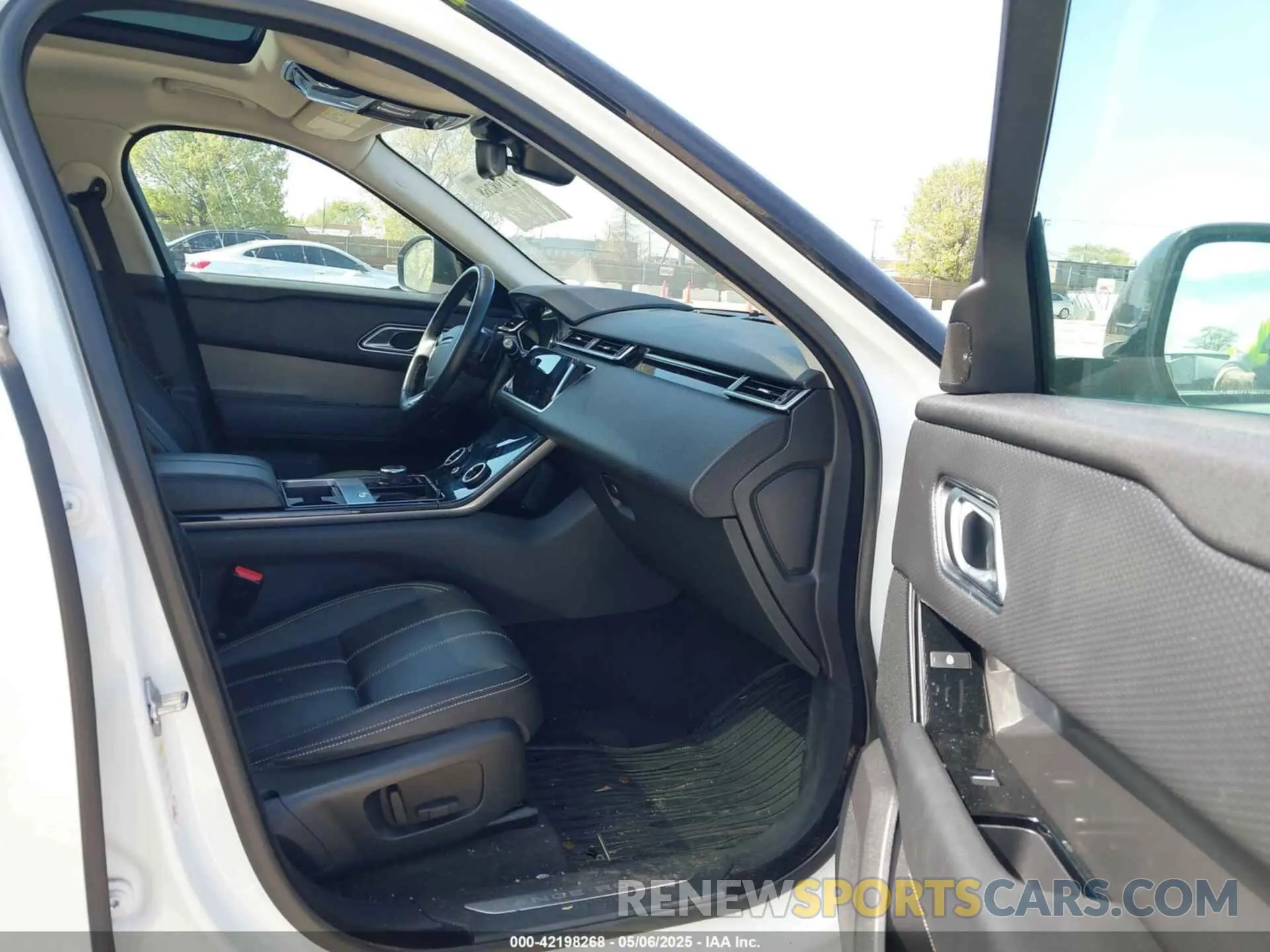 5 fotografías del automóvil dañado SALYB2EX6KA227908 LAND ROVER RANGE ROVER VELAR 2019
