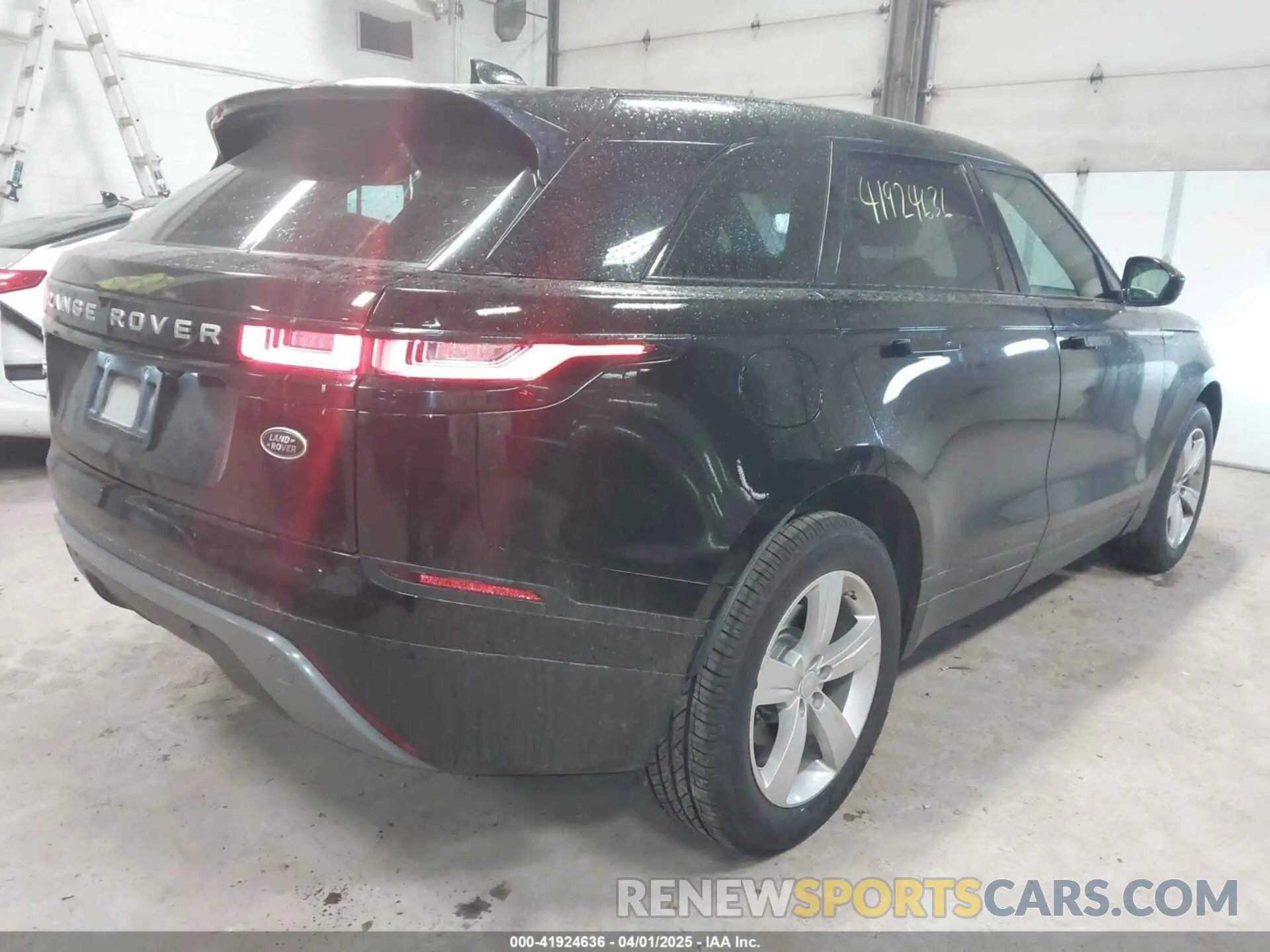 4 fotografías del automóvil dañado SALYB2EX8KA220409 LAND ROVER RANGE ROVER VELAR 2019