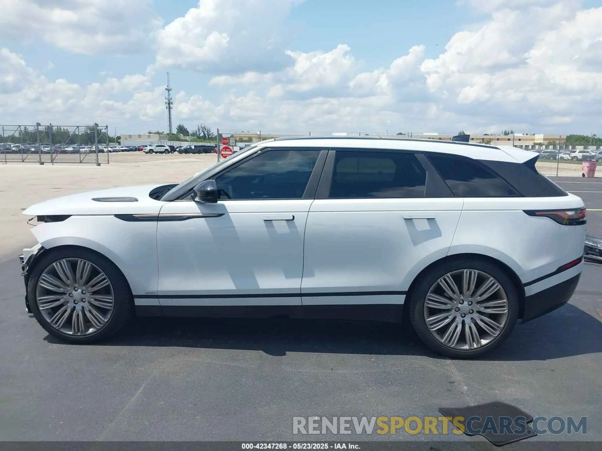 15 fotografías del automóvil dañado SALYL2EV9KA202481 LAND ROVER RANGE ROVER VELAR 2019