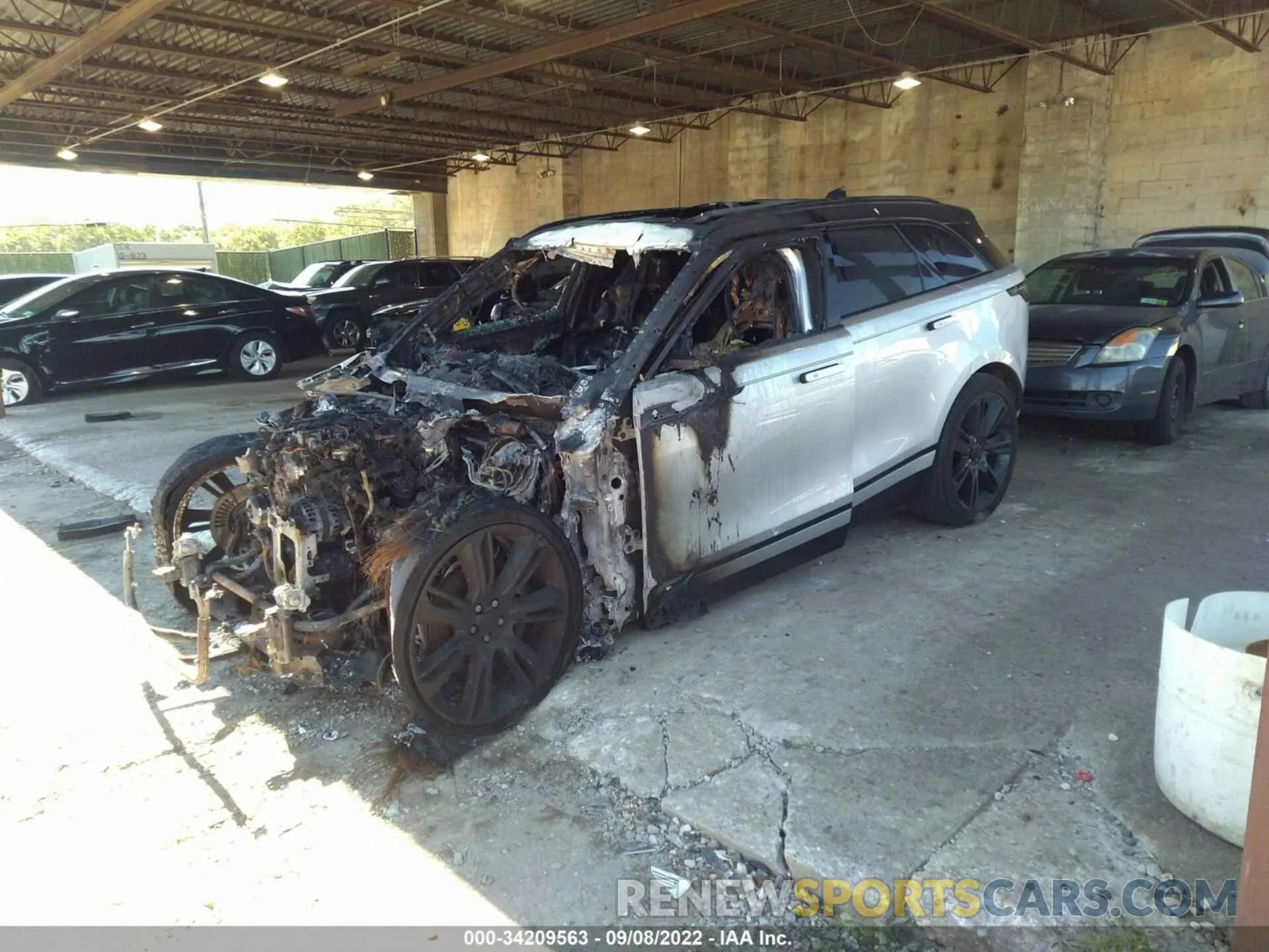 2 fotografías del automóvil dañado SALYL2EX2KA201187 LAND ROVER RANGE ROVER VELAR 2019