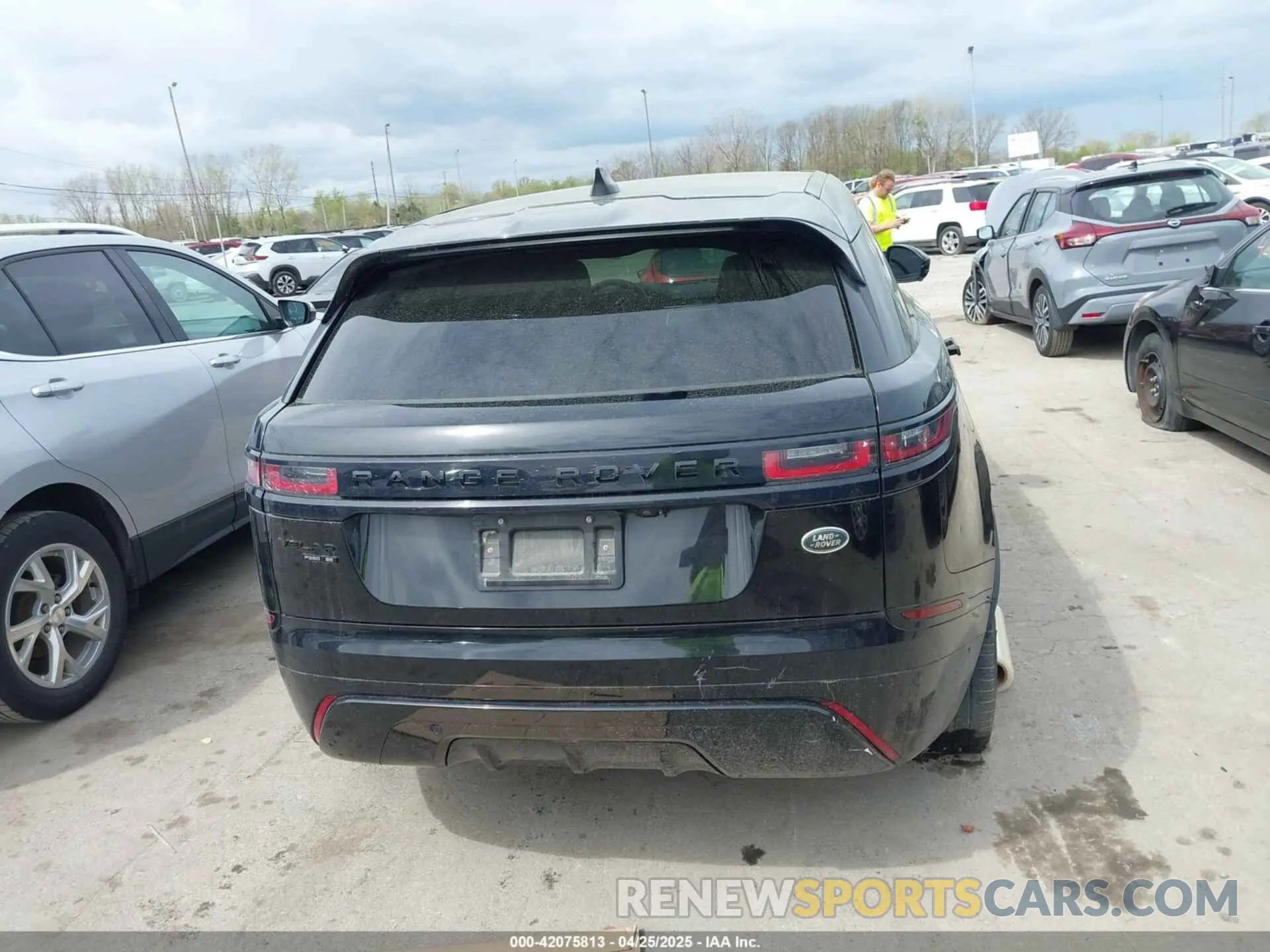 15 fotografías del automóvil dañado SALYL2EX4KA215446 LAND ROVER RANGE ROVER VELAR 2019