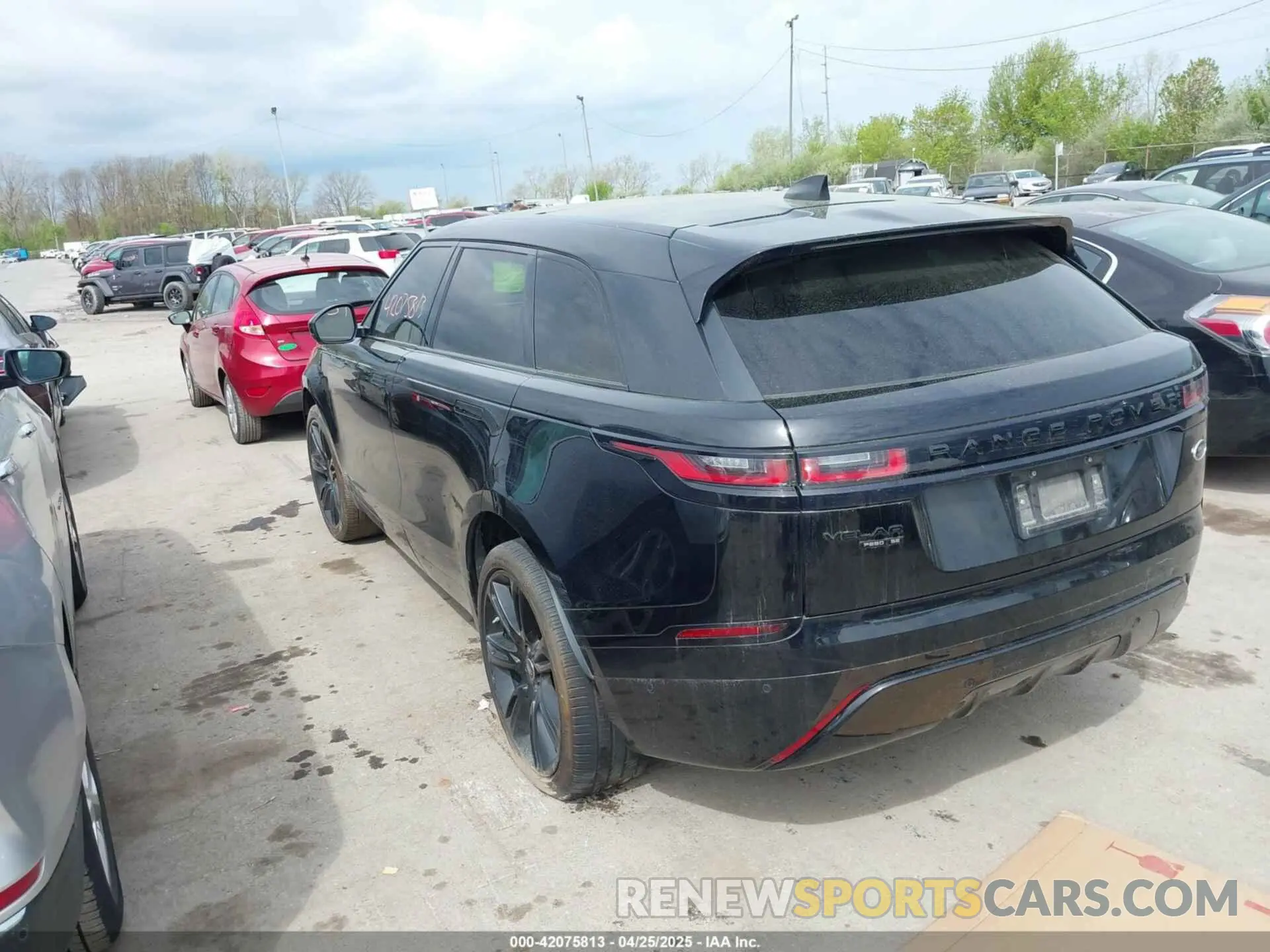 3 fotografías del automóvil dañado SALYL2EX4KA215446 LAND ROVER RANGE ROVER VELAR 2019