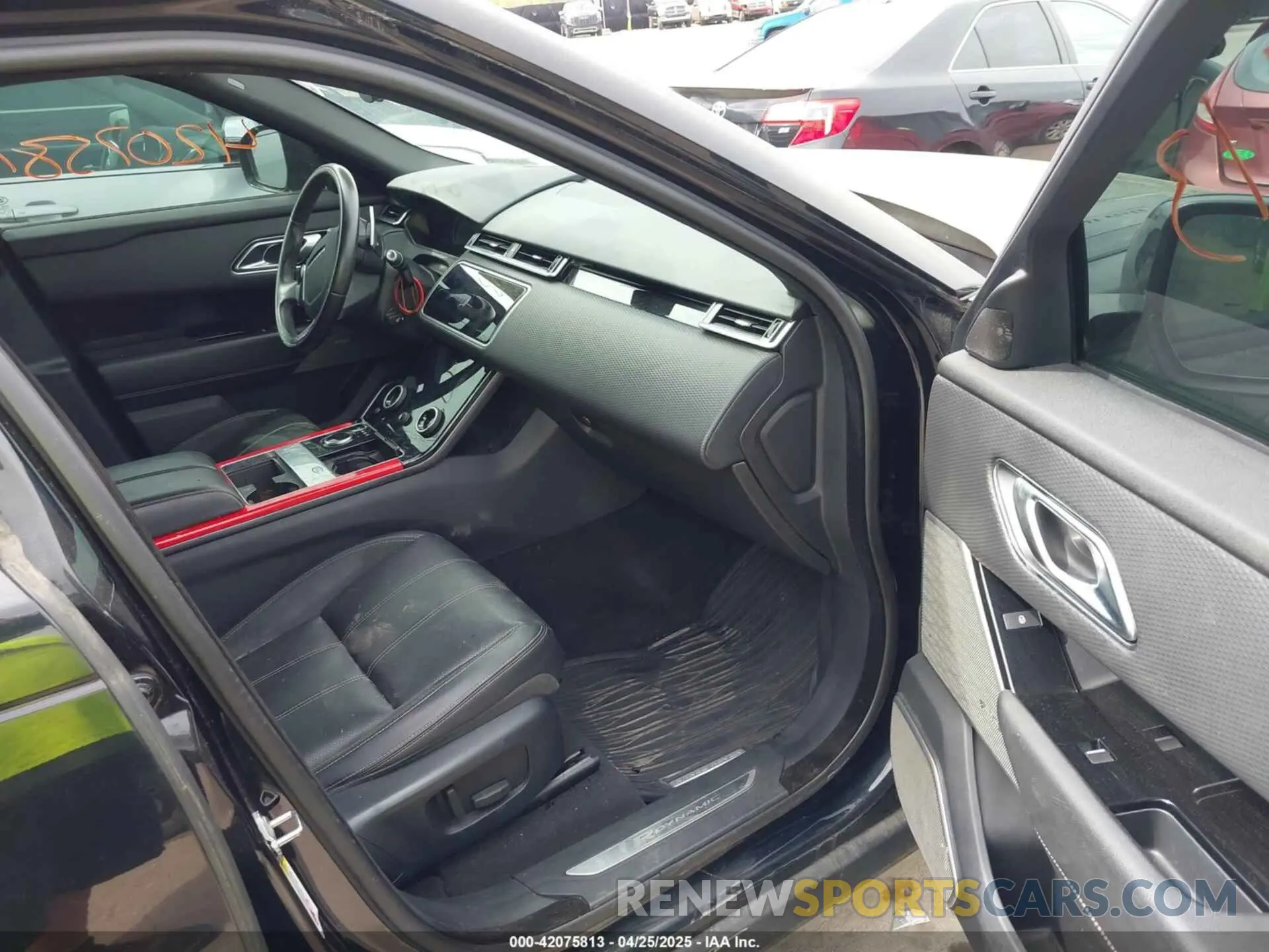 5 fotografías del automóvil dañado SALYL2EX4KA215446 LAND ROVER RANGE ROVER VELAR 2019