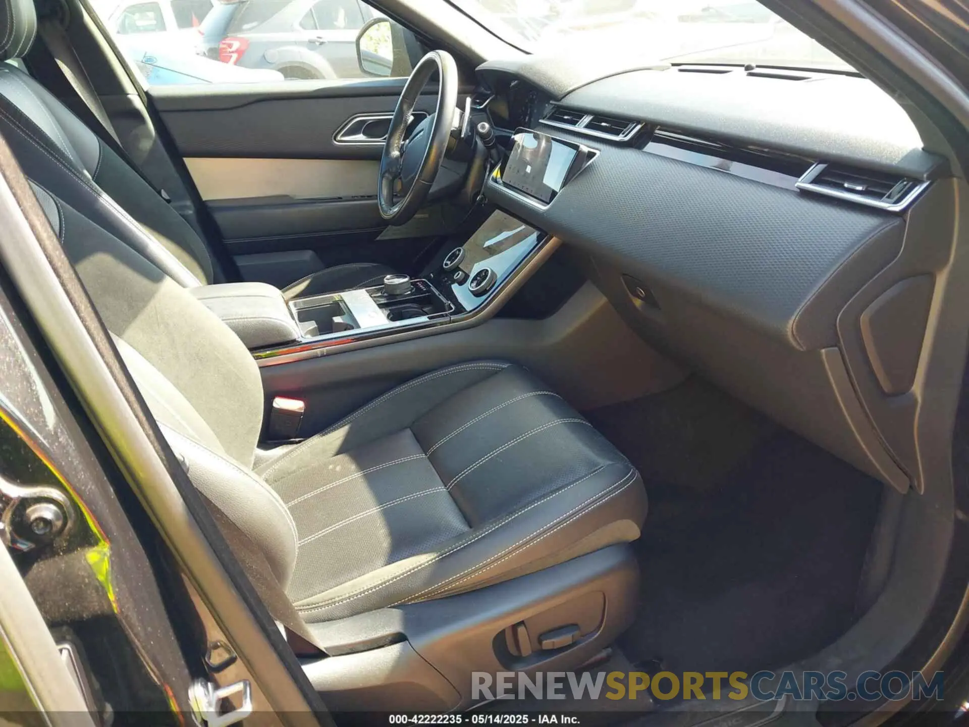 5 fotografías del automóvil dañado SALYL2EX6KA791605 LAND ROVER RANGE ROVER VELAR 2019