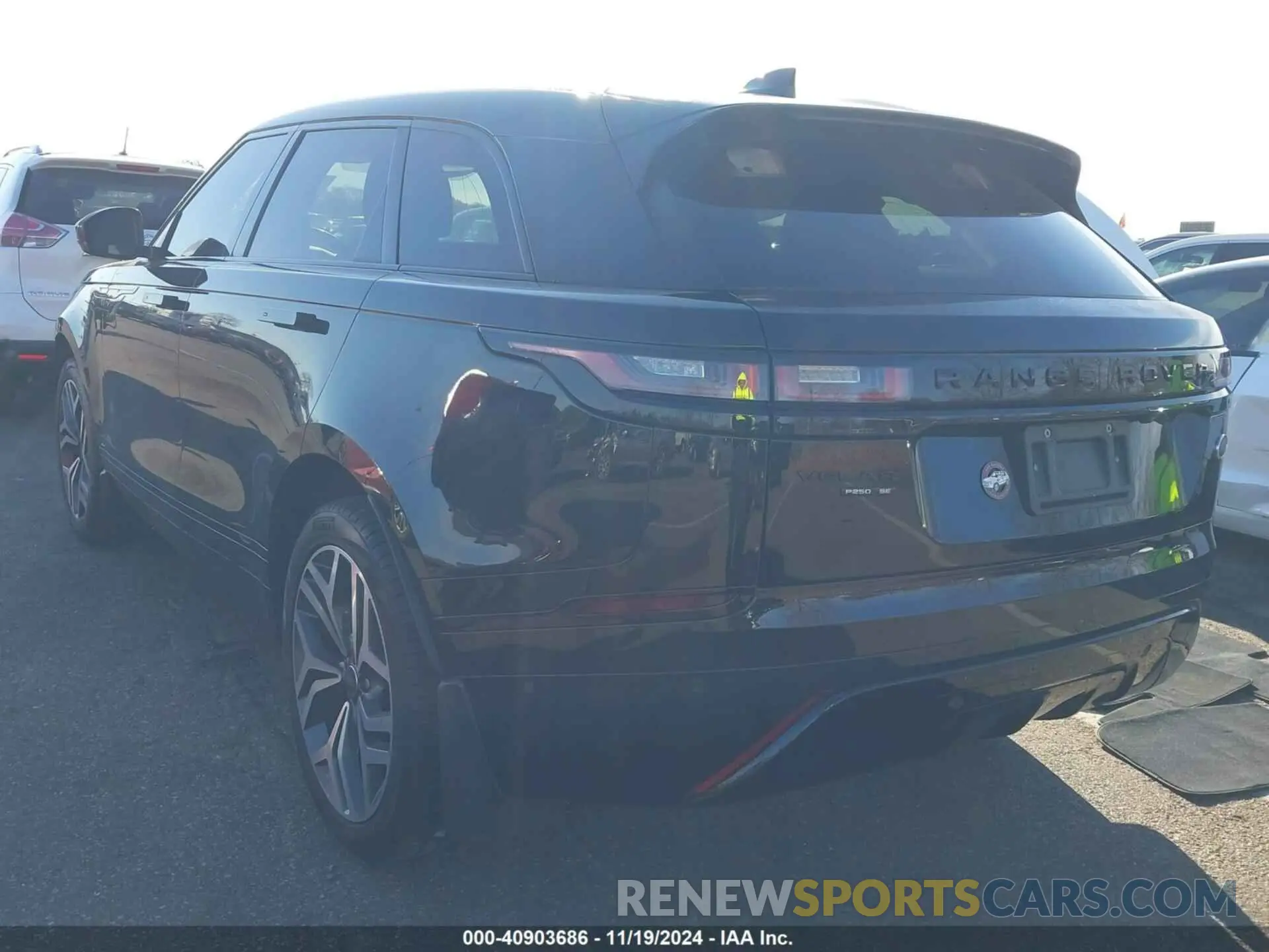 3 fotografías del automóvil dañado SALYL2EX6KA796383 LAND ROVER RANGE ROVER VELAR 2019