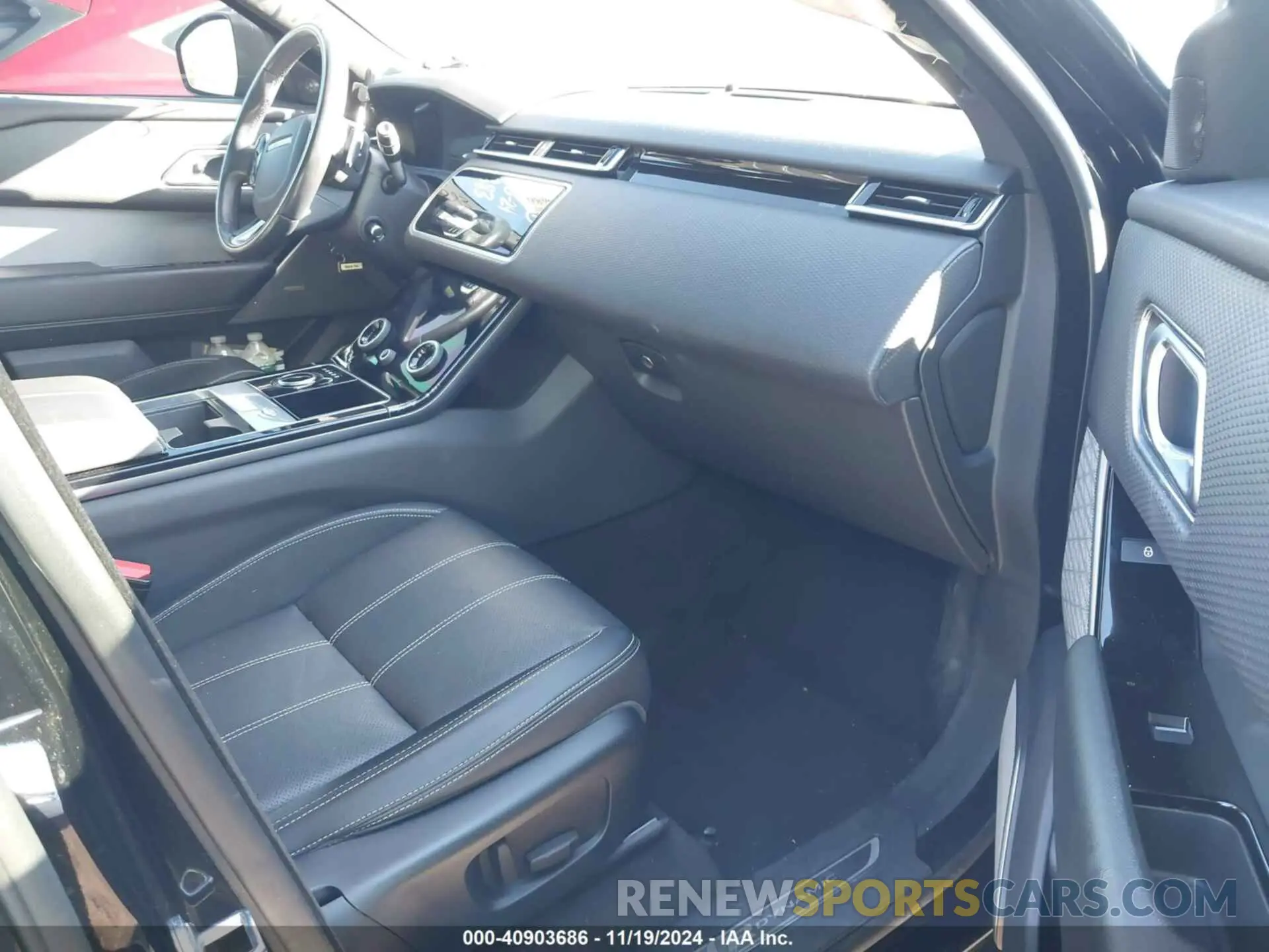 5 fotografías del automóvil dañado SALYL2EX6KA796383 LAND ROVER RANGE ROVER VELAR 2019