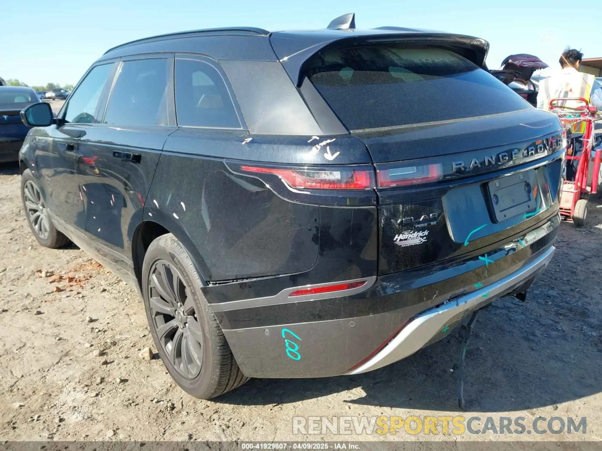 3 fotografías del automóvil dañado SALYL2EX7KA784128 LAND ROVER RANGE ROVER VELAR 2019