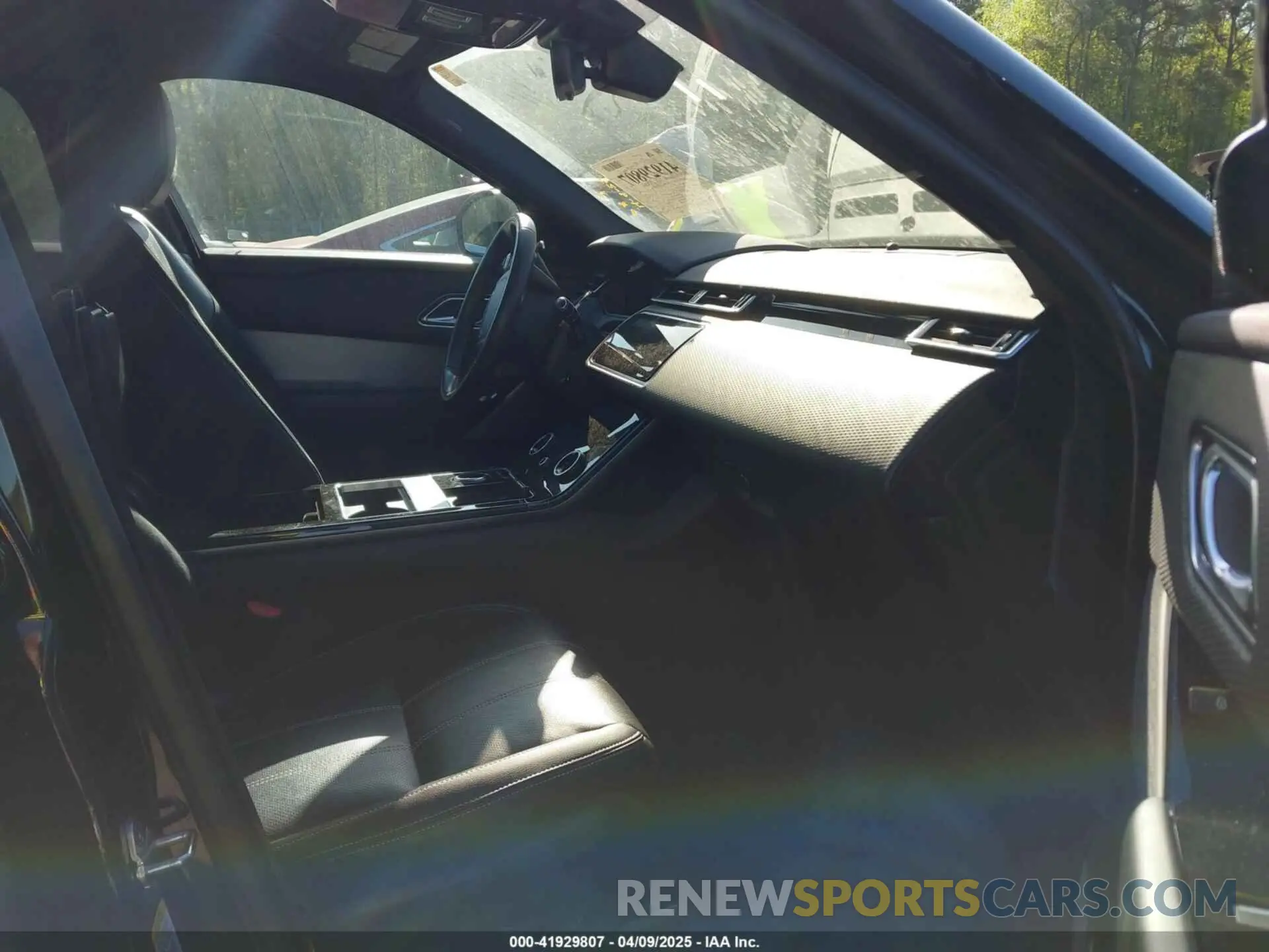 5 fotografías del automóvil dañado SALYL2EX7KA784128 LAND ROVER RANGE ROVER VELAR 2019
