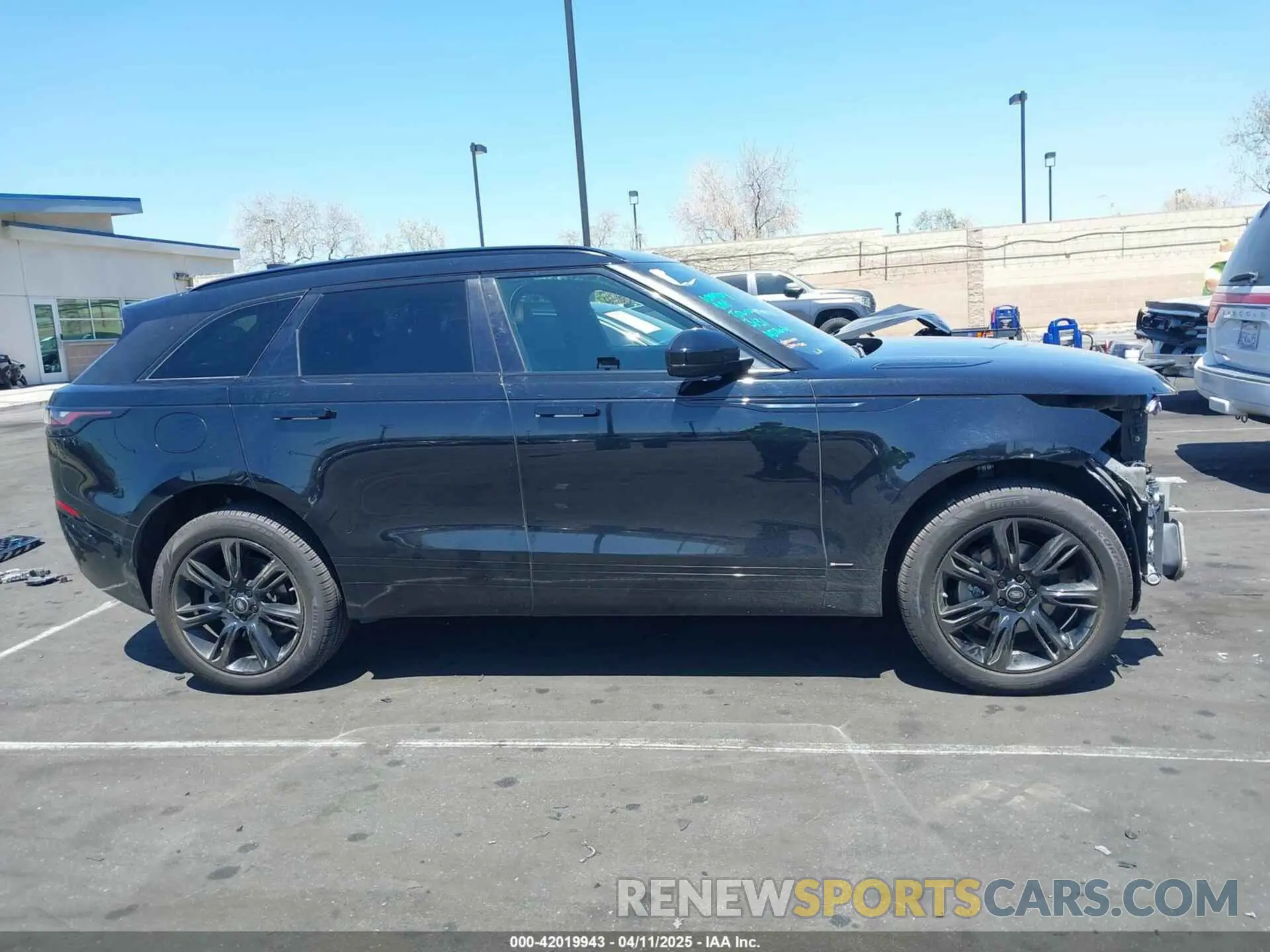 14 fotografías del automóvil dañado SALYL2EXXKA217654 LAND ROVER RANGE ROVER VELAR 2019