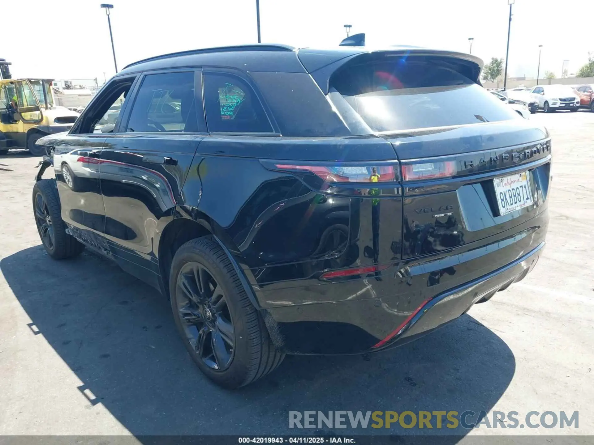 3 fotografías del automóvil dañado SALYL2EXXKA217654 LAND ROVER RANGE ROVER VELAR 2019