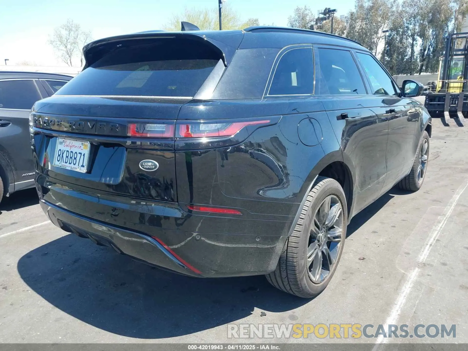 4 fotografías del automóvil dañado SALYL2EXXKA217654 LAND ROVER RANGE ROVER VELAR 2019