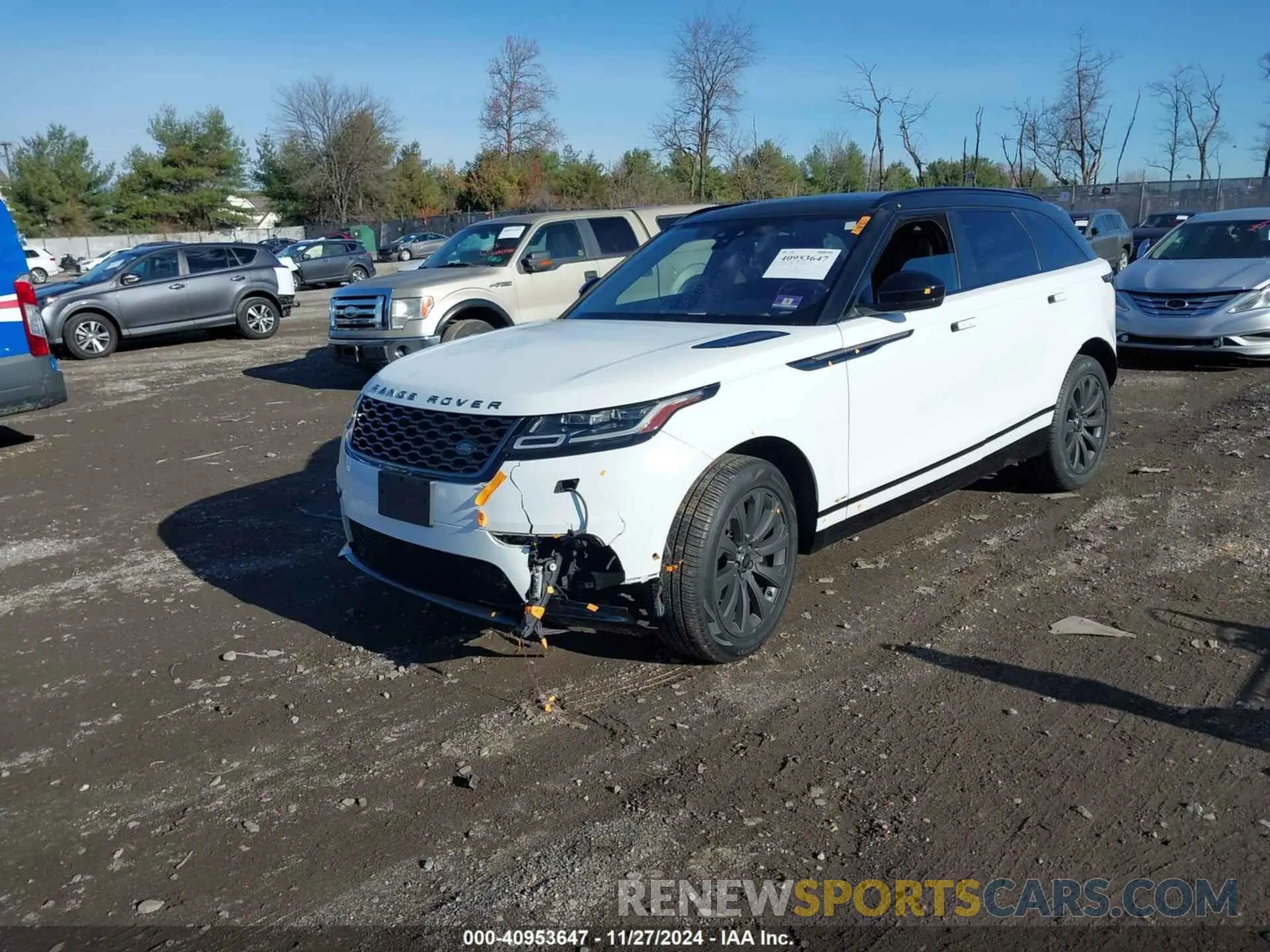 2 fotografías del automóvil dañado SALYL2EXXKA779831 LAND ROVER RANGE ROVER VELAR 2019