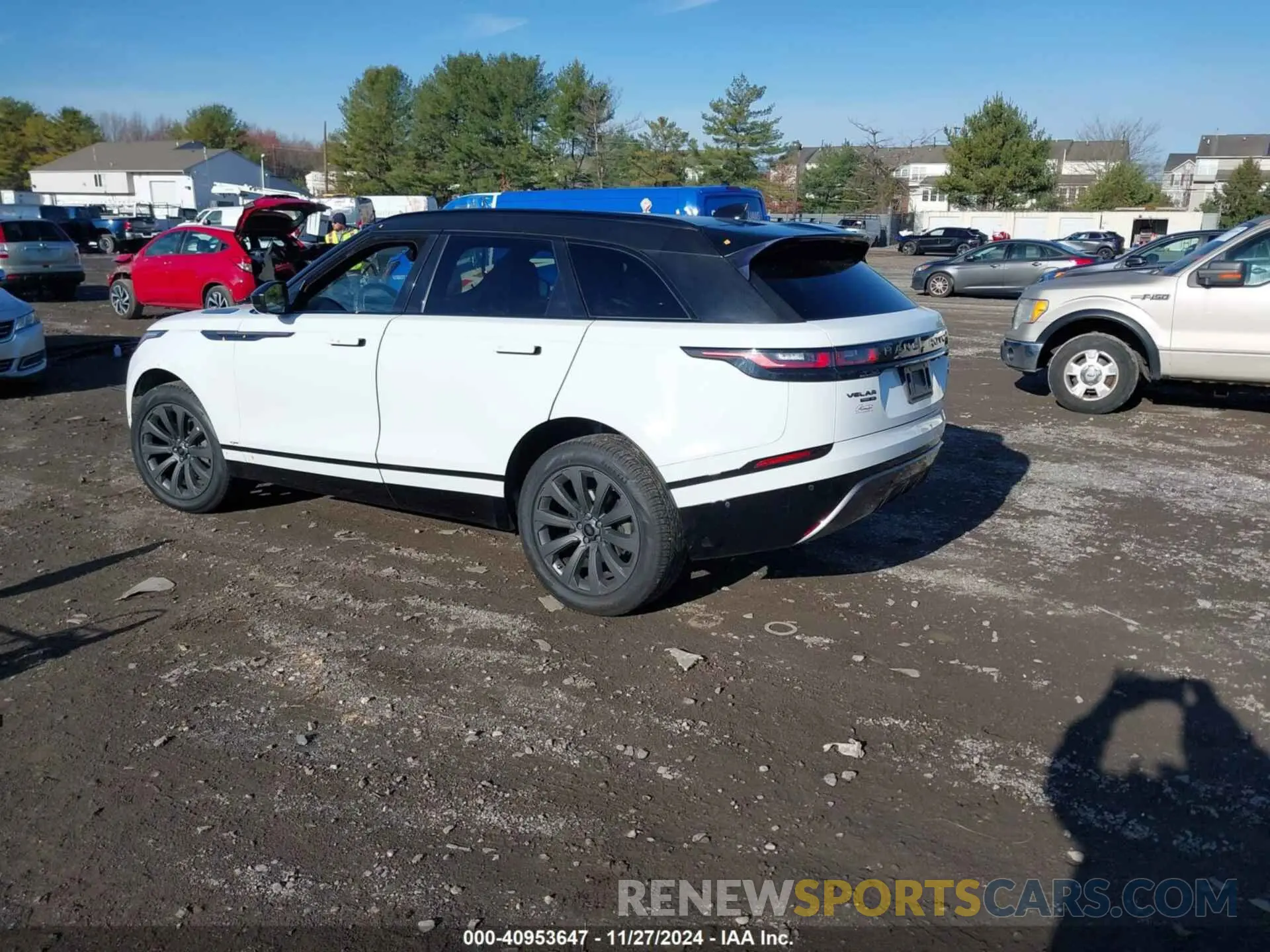 3 fotografías del automóvil dañado SALYL2EXXKA779831 LAND ROVER RANGE ROVER VELAR 2019