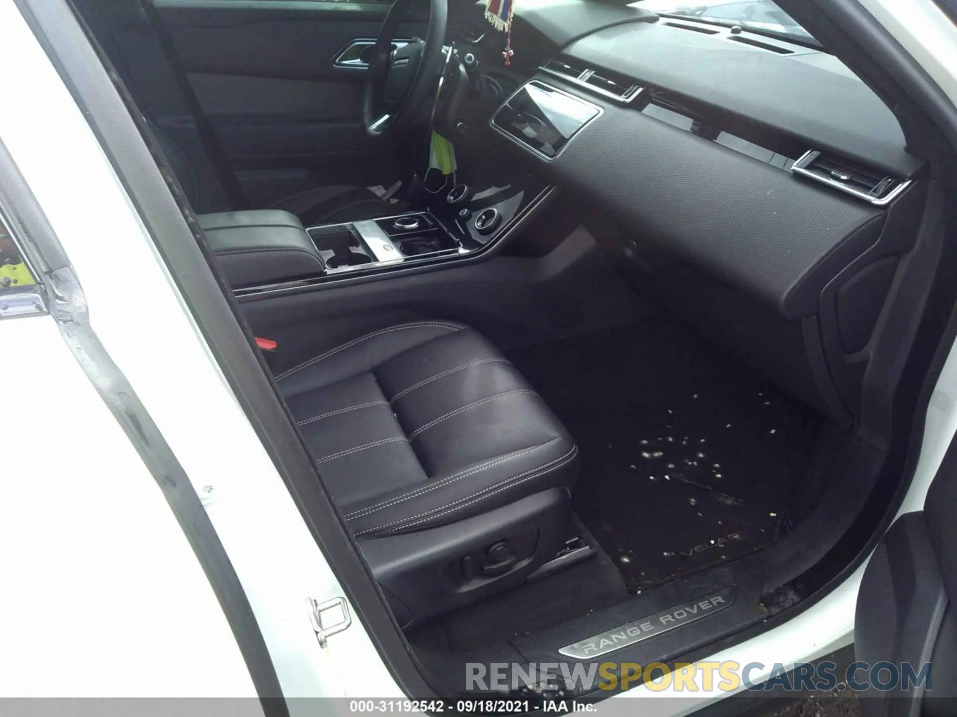 5 fotografías del automóvil dañado SALYB2EX0LA278001 LAND ROVER RANGE ROVER VELAR 2020