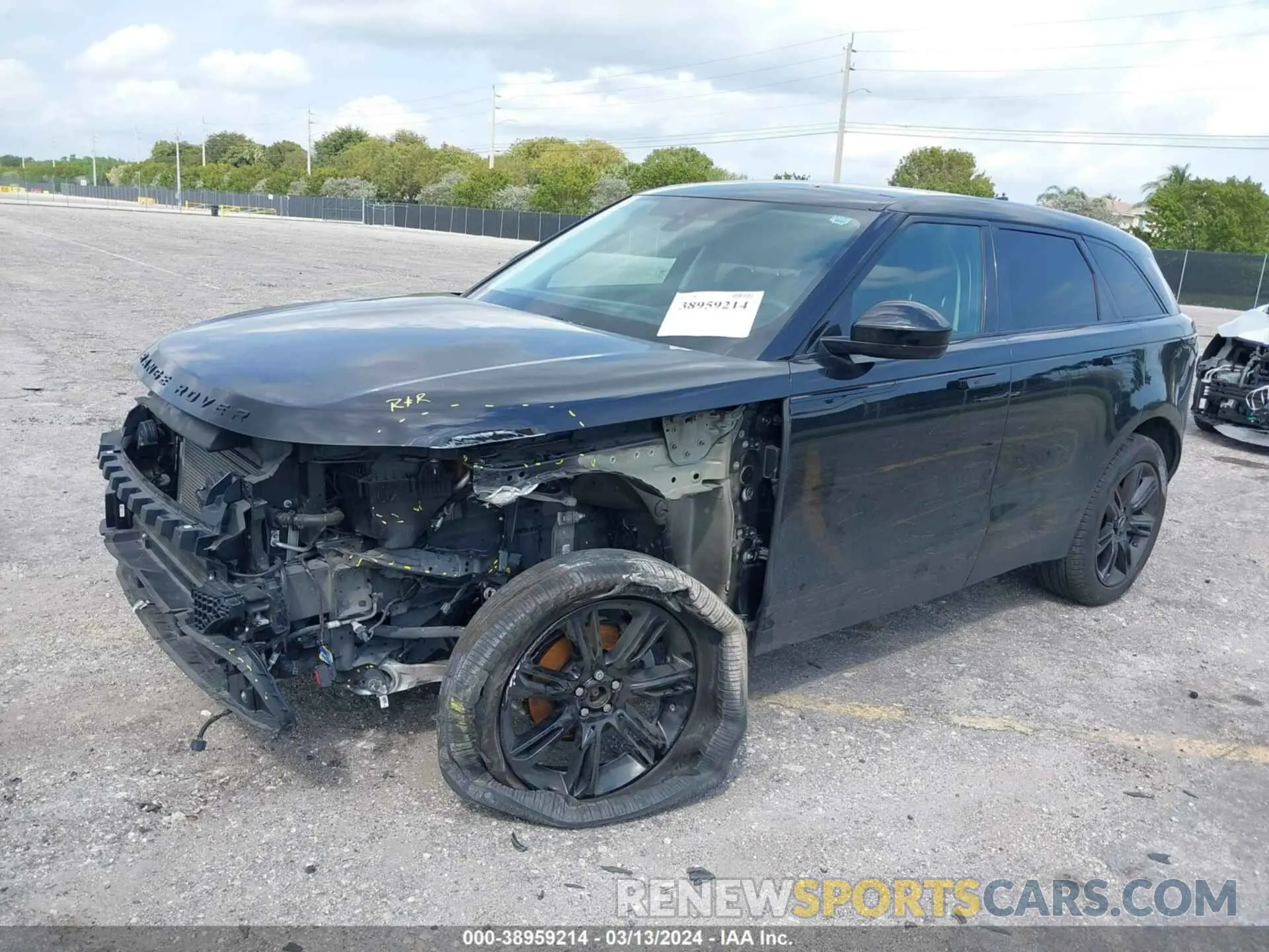 2 fotografías del automóvil dañado SALYB2EX2LA295172 LAND ROVER RANGE ROVER VELAR 2020