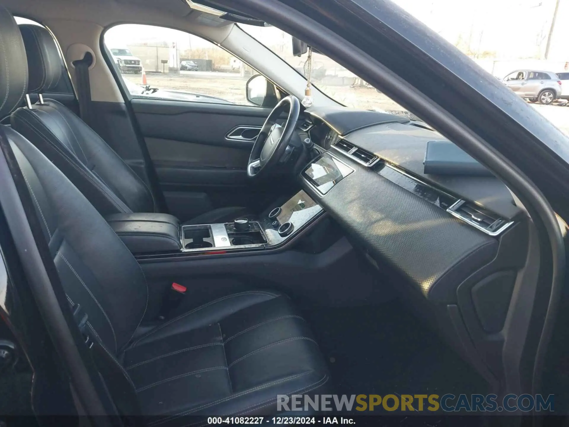 5 fotografías del automóvil dañado SALYB2EX3LA248037 LAND ROVER RANGE ROVER VELAR 2020