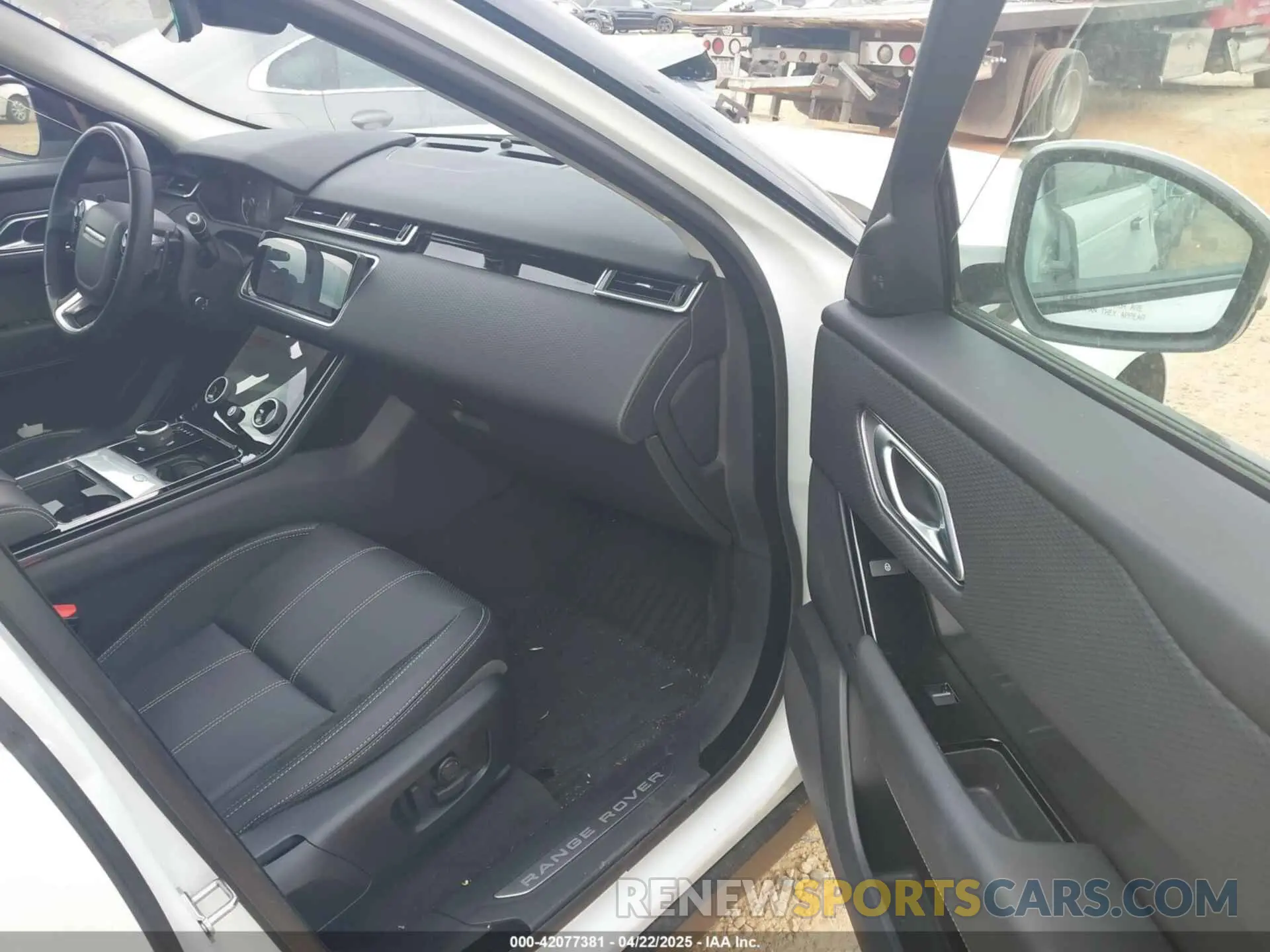 5 fotografías del automóvil dañado SALYB2EX3LA292863 LAND ROVER RANGE ROVER VELAR 2020
