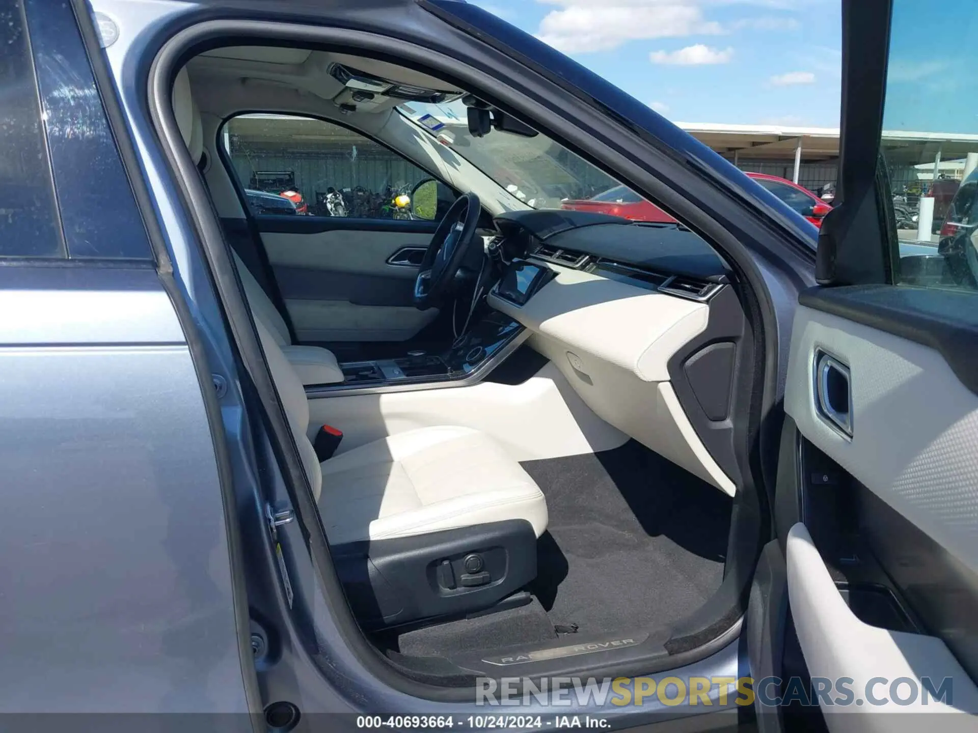 5 fotografías del automóvil dañado SALYB2EX4LA240383 LAND ROVER RANGE ROVER VELAR 2020