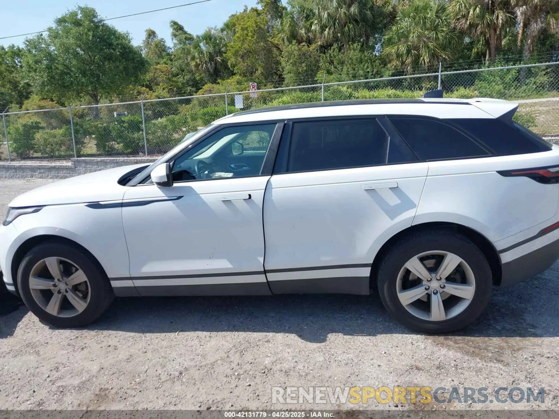 14 fotografías del automóvil dañado SALYB2EX7LA252141 LAND ROVER RANGE ROVER VELAR 2020