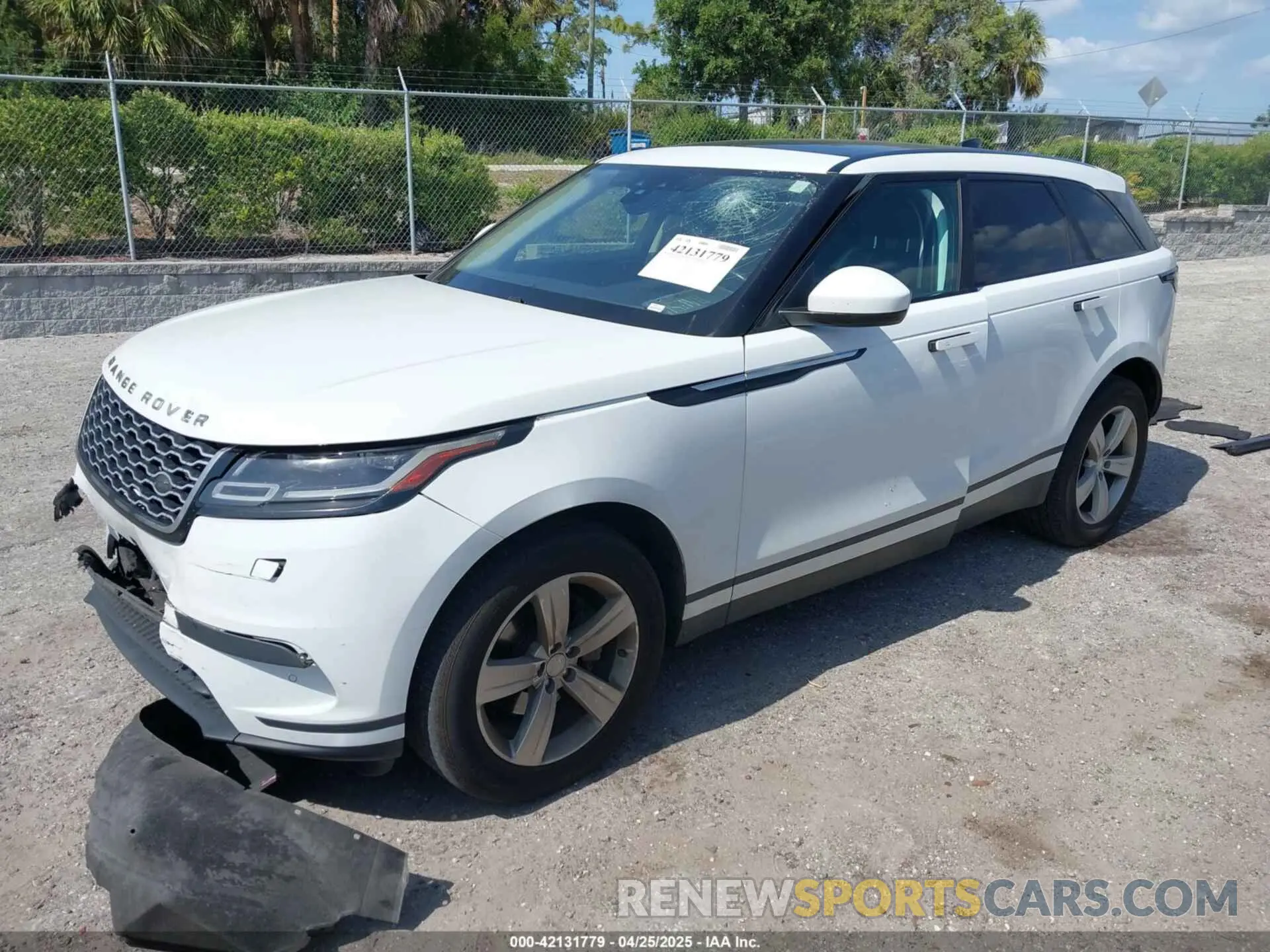 2 fotografías del automóvil dañado SALYB2EX7LA252141 LAND ROVER RANGE ROVER VELAR 2020