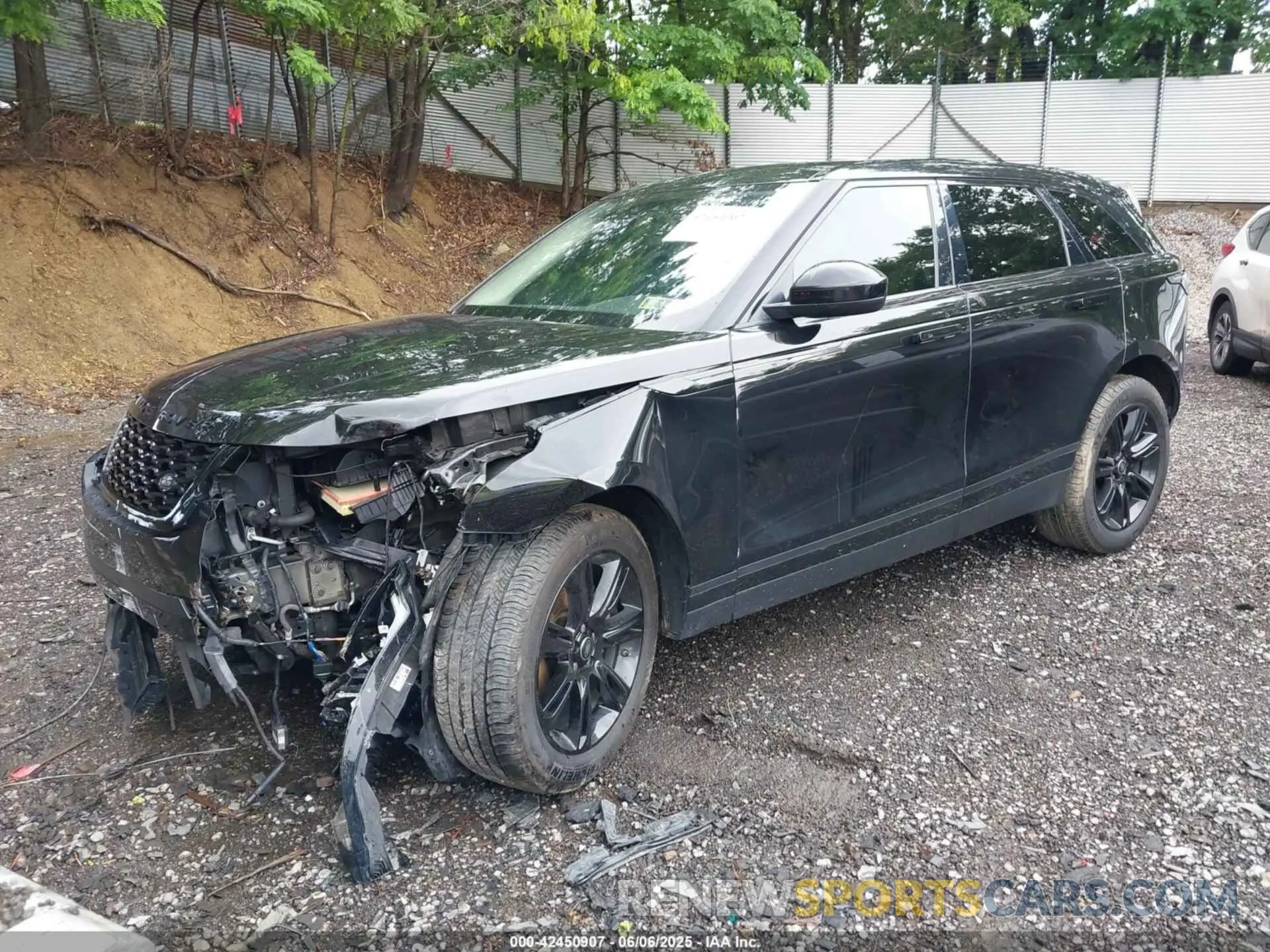 2 fotografías del automóvil dañado SALYB2EX8LA276304 LAND ROVER RANGE ROVER VELAR 2020
