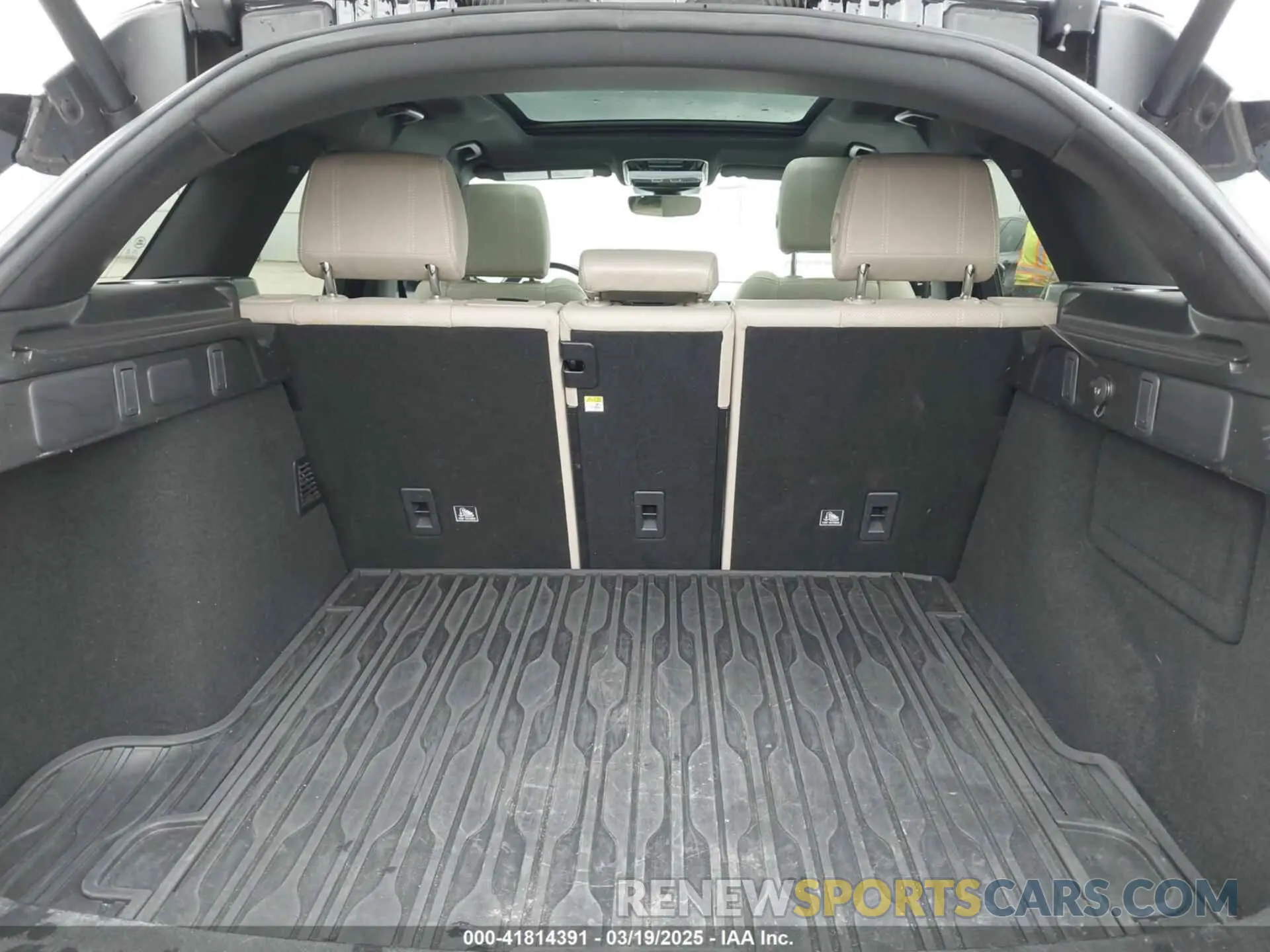 18 fotografías del automóvil dañado SALYK2EX3LA291471 LAND ROVER RANGE ROVER VELAR 2020