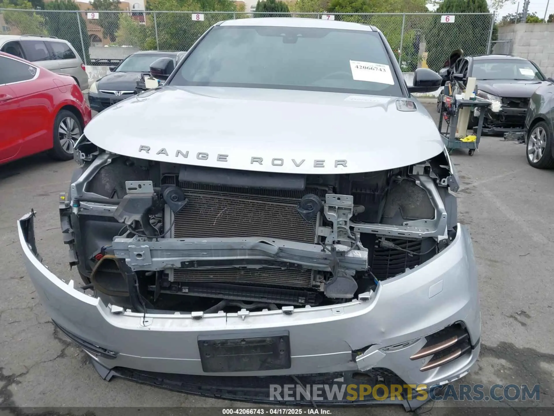 13 fotografías del automóvil dañado SALYK2EX7LA242015 LAND ROVER RANGE ROVER VELAR 2020