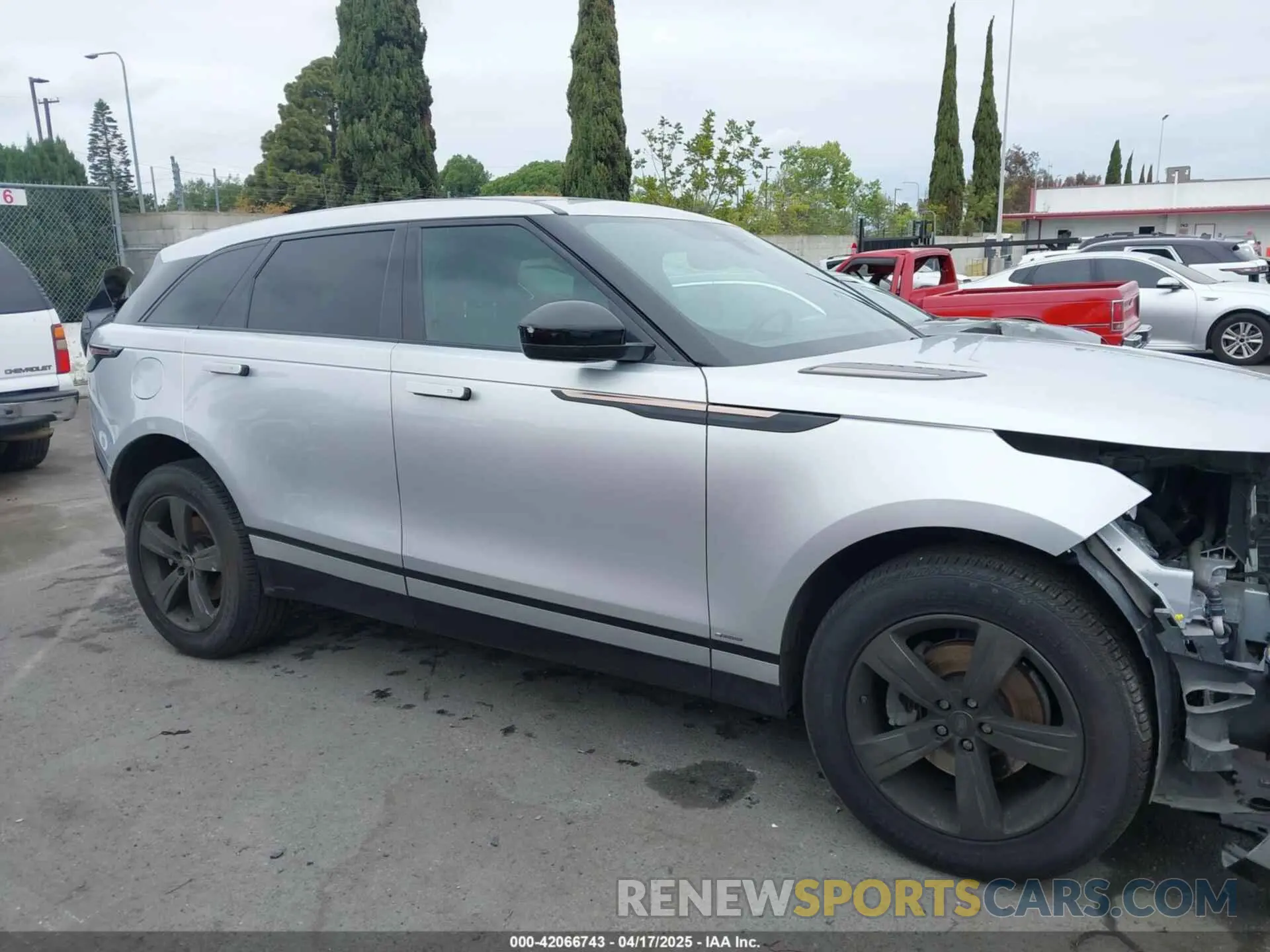 14 fotografías del automóvil dañado SALYK2EX7LA242015 LAND ROVER RANGE ROVER VELAR 2020