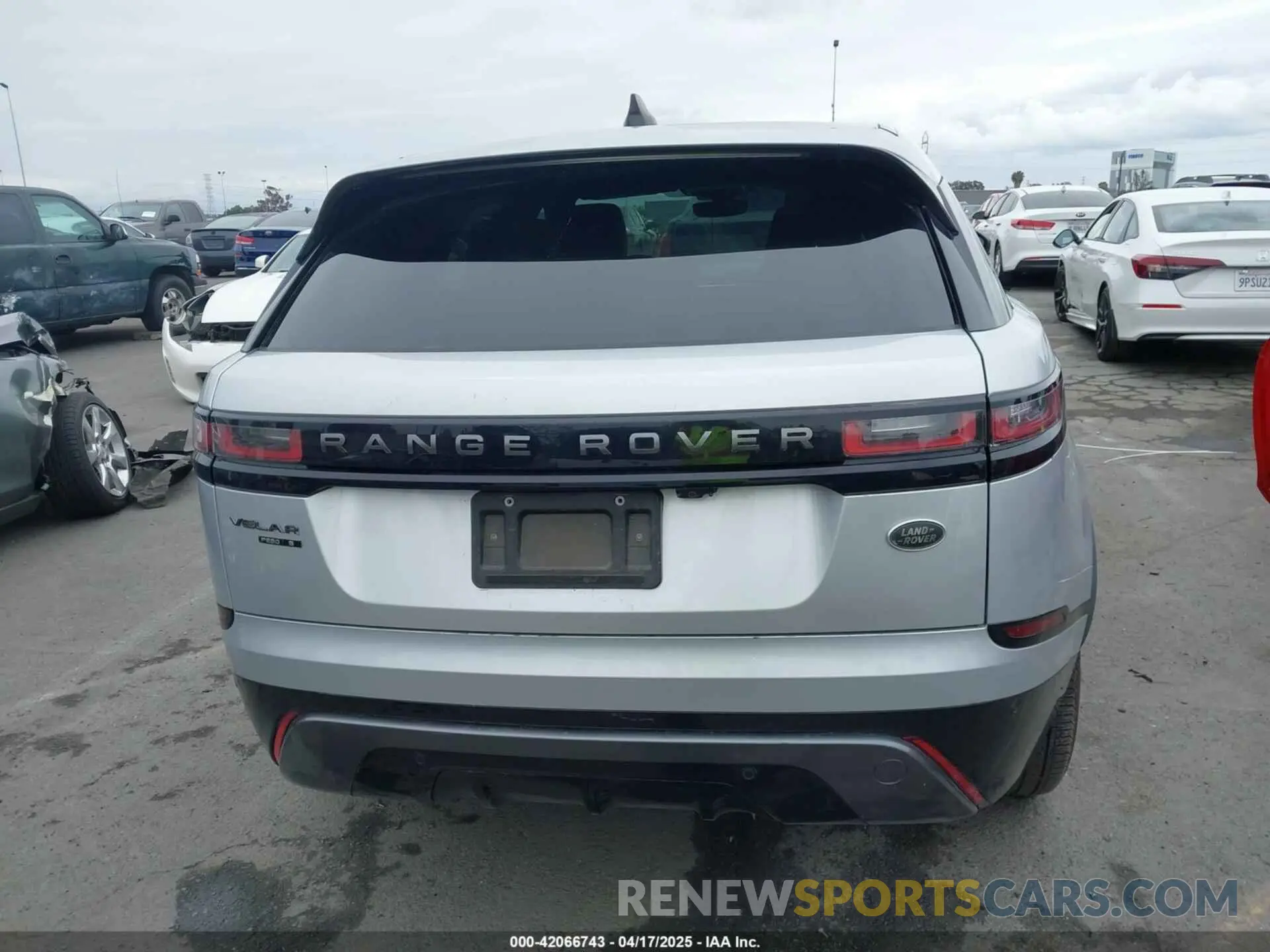 17 fotografías del automóvil dañado SALYK2EX7LA242015 LAND ROVER RANGE ROVER VELAR 2020