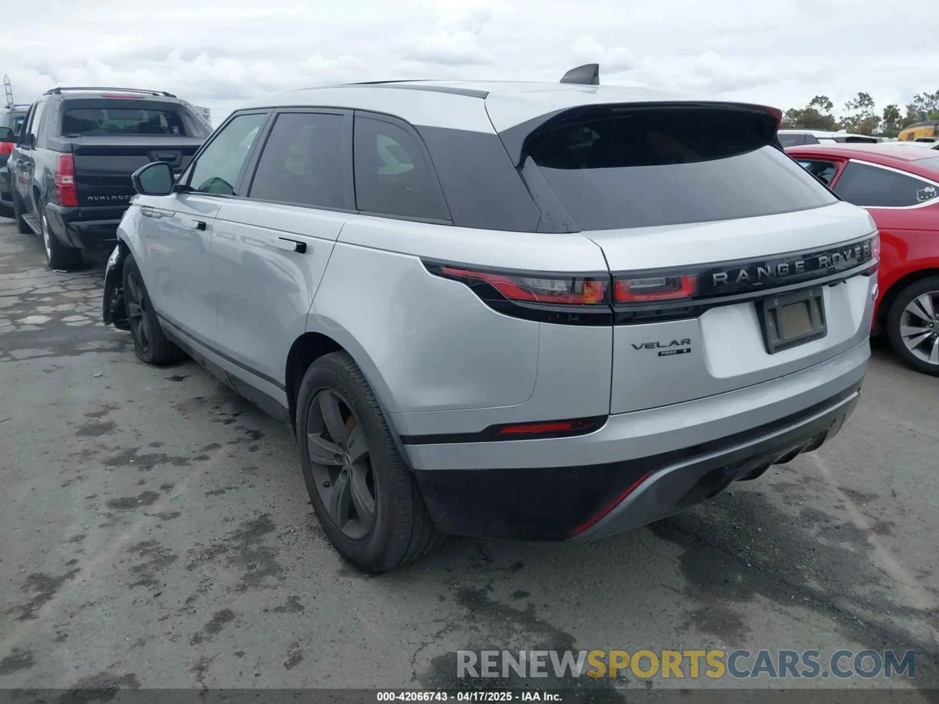 3 fotografías del automóvil dañado SALYK2EX7LA242015 LAND ROVER RANGE ROVER VELAR 2020