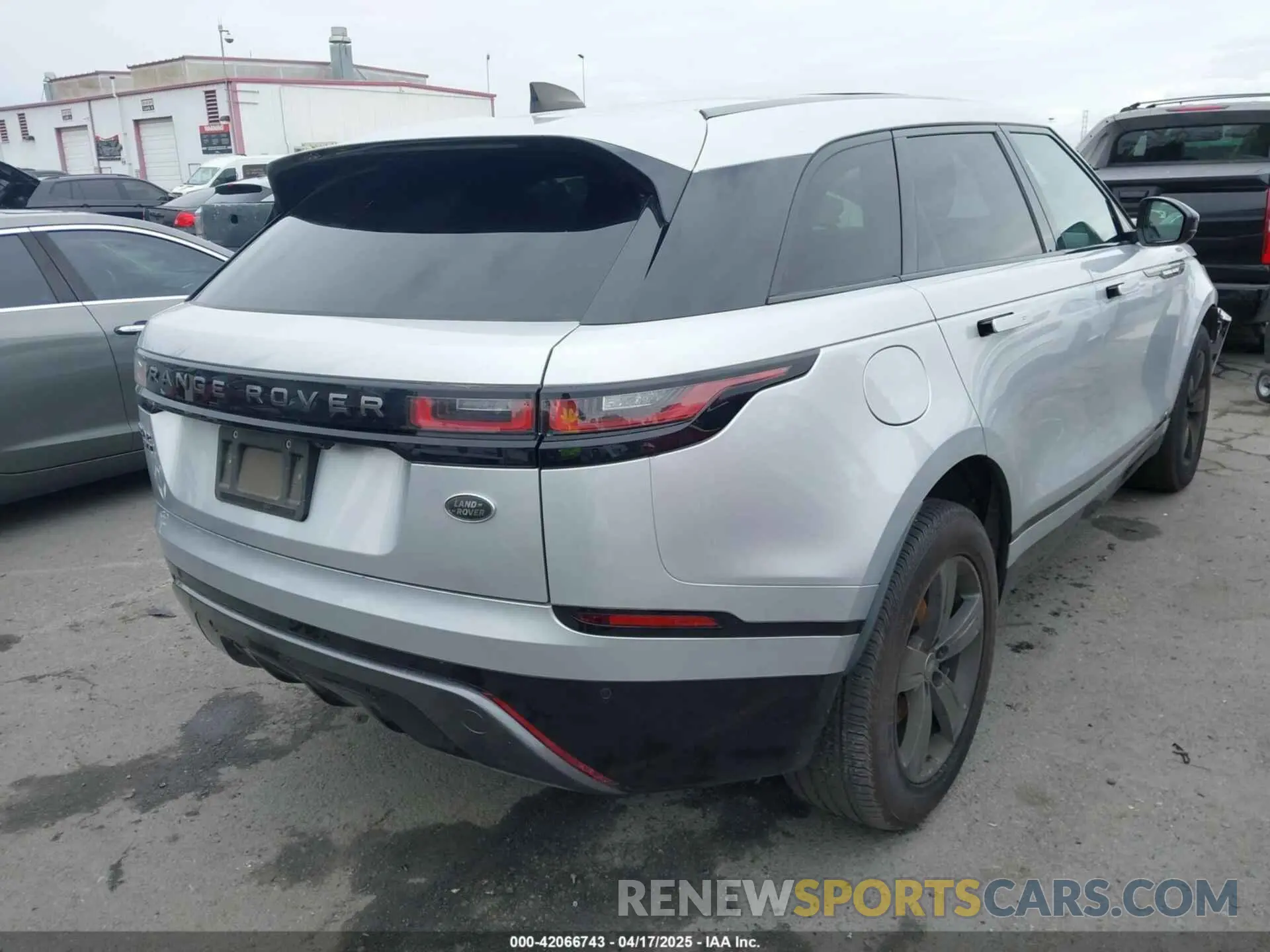 4 fotografías del automóvil dañado SALYK2EX7LA242015 LAND ROVER RANGE ROVER VELAR 2020