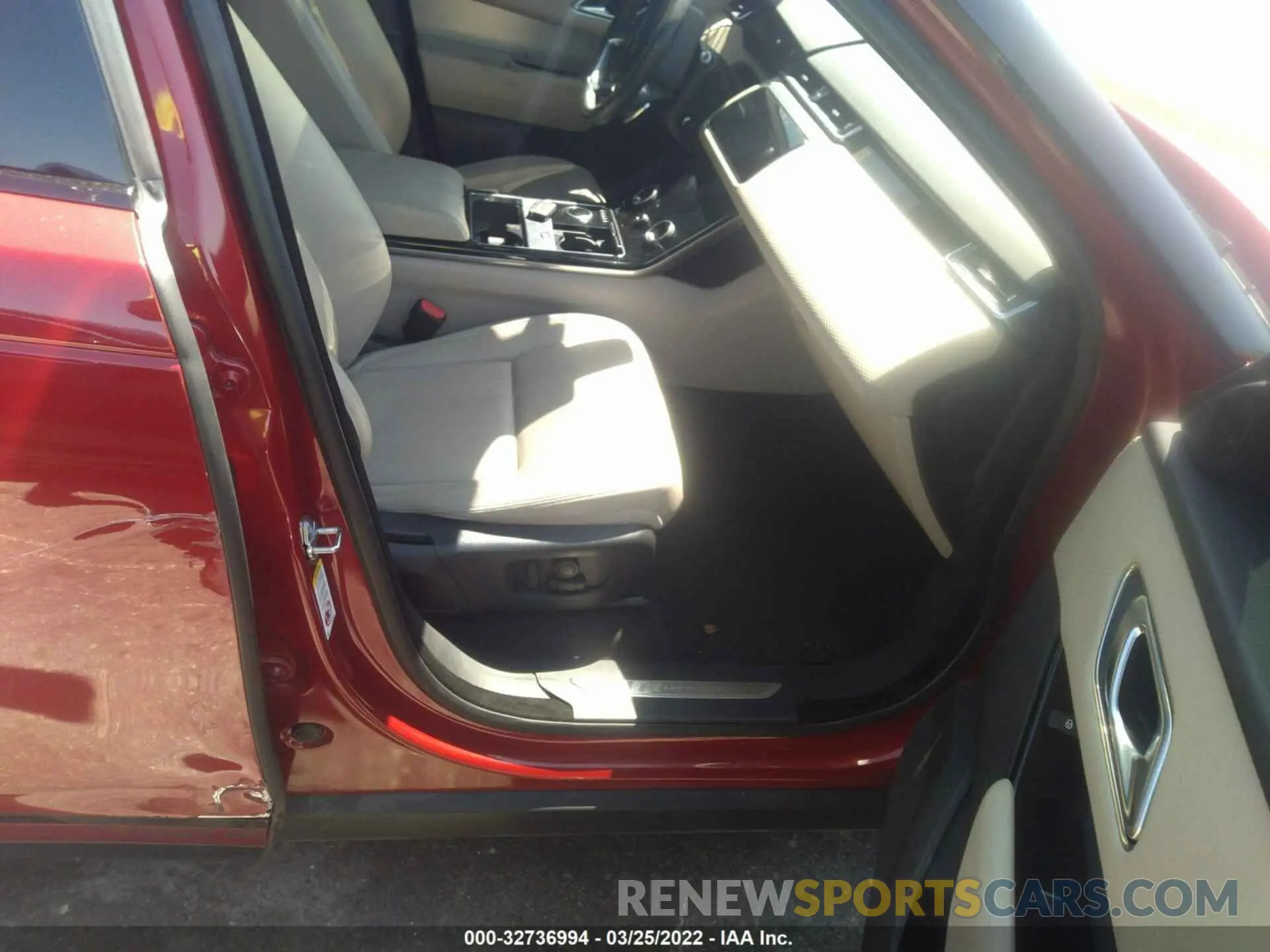 5 fotografías del automóvil dañado SALYK2EXXLA253445 LAND ROVER RANGE ROVER VELAR 2020