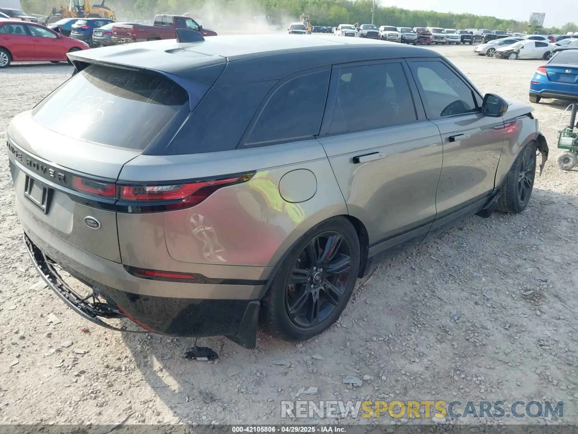 4 fotografías del automóvil dañado SALYK2FV8LA243025 LAND ROVER RANGE ROVER VELAR 2020