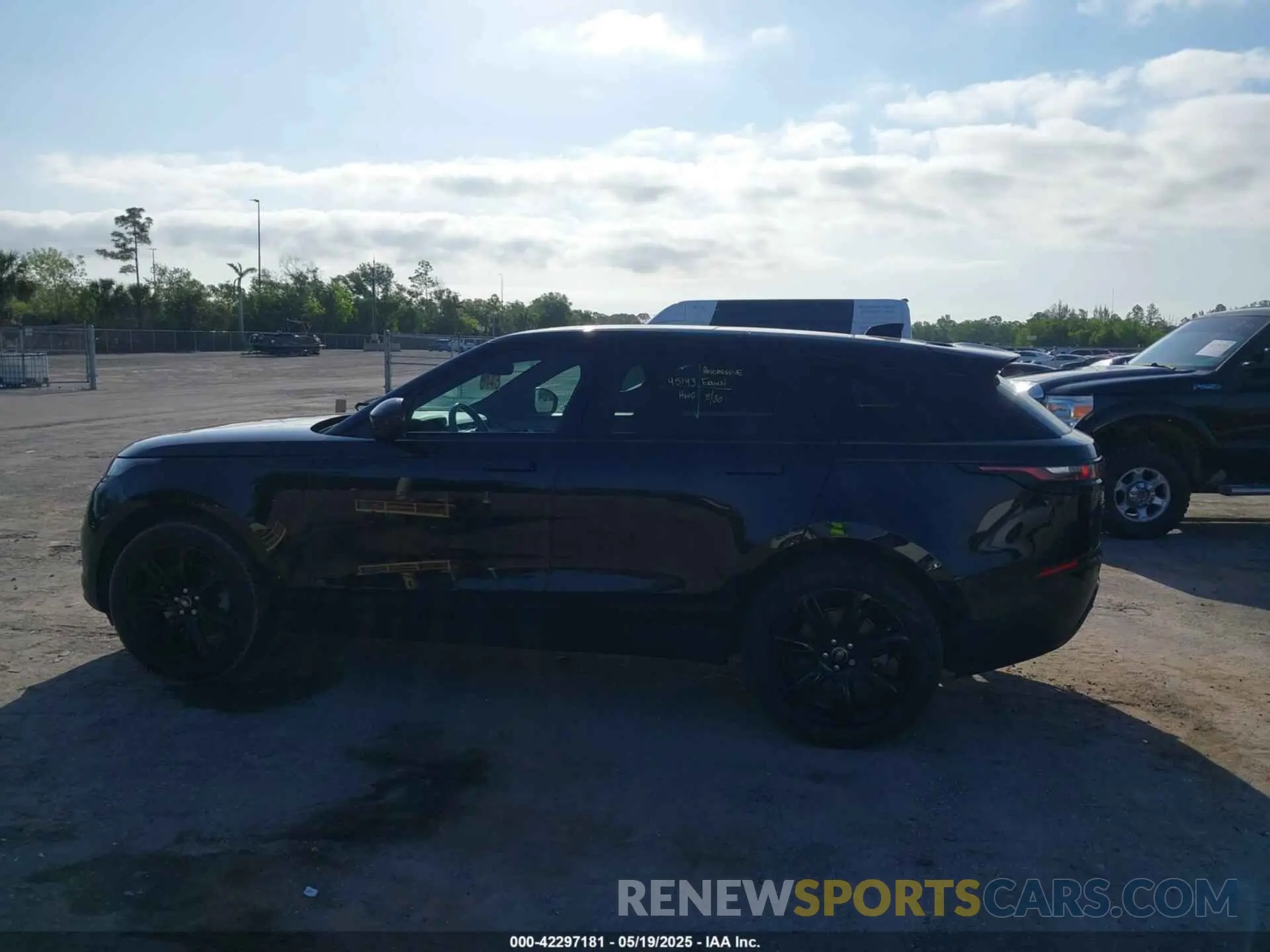 14 fotografías del automóvil dañado SALYJ2EX0MA326505 LAND ROVER RANGE ROVER VELAR 2021