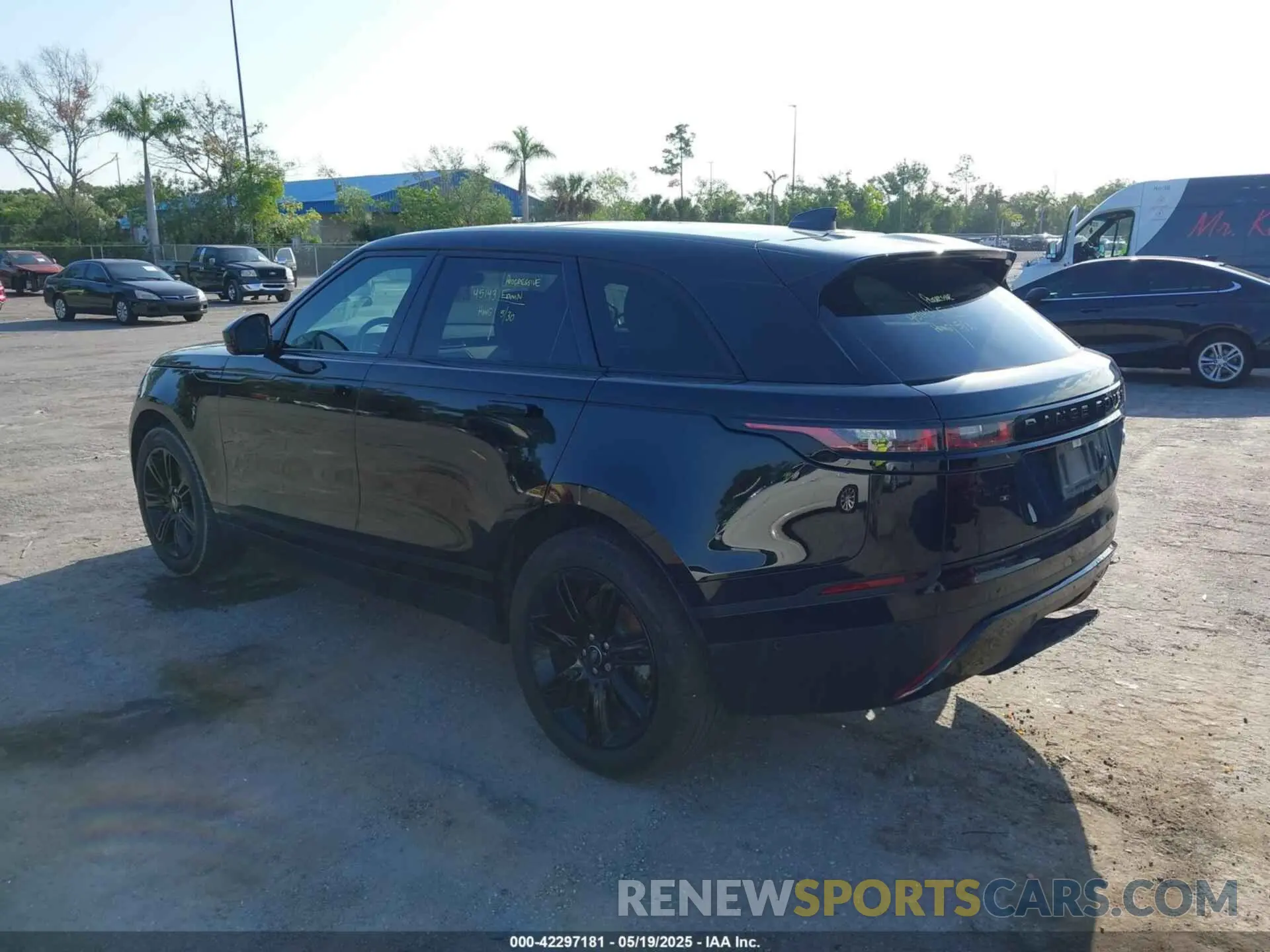 3 fotografías del automóvil dañado SALYJ2EX0MA326505 LAND ROVER RANGE ROVER VELAR 2021