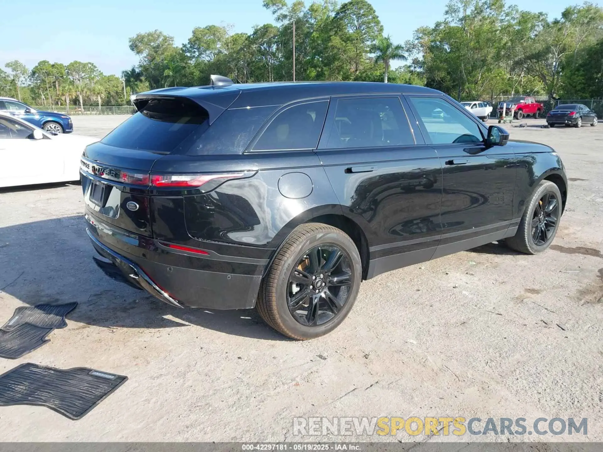 4 fotografías del automóvil dañado SALYJ2EX0MA326505 LAND ROVER RANGE ROVER VELAR 2021