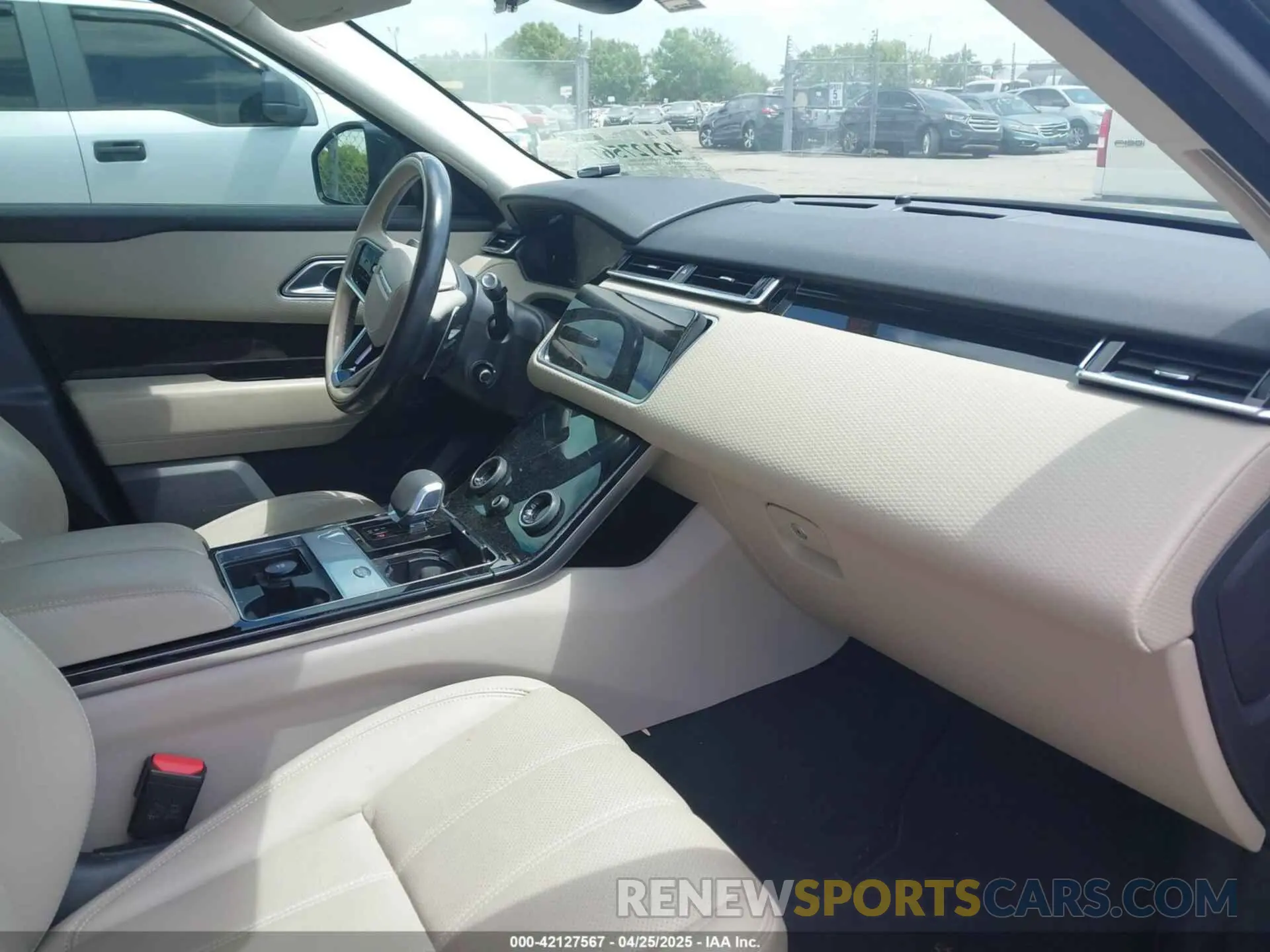 5 fotografías del automóvil dañado SALYJ2EX6MA317761 LAND ROVER RANGE ROVER VELAR 2021