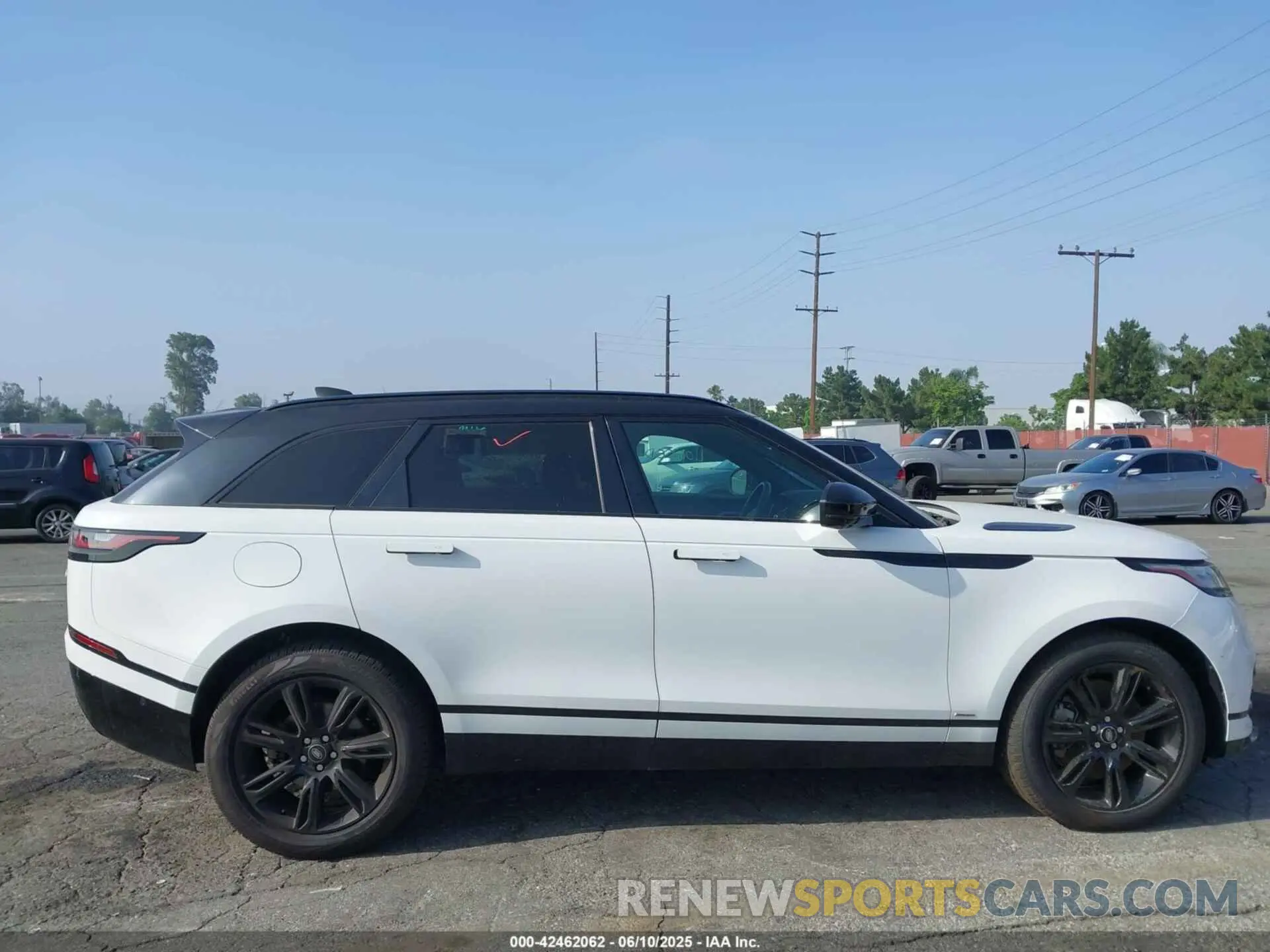 13 fotografías del automóvil dañado SALYT2EU2MA320866 LAND ROVER RANGE ROVER VELAR 2021