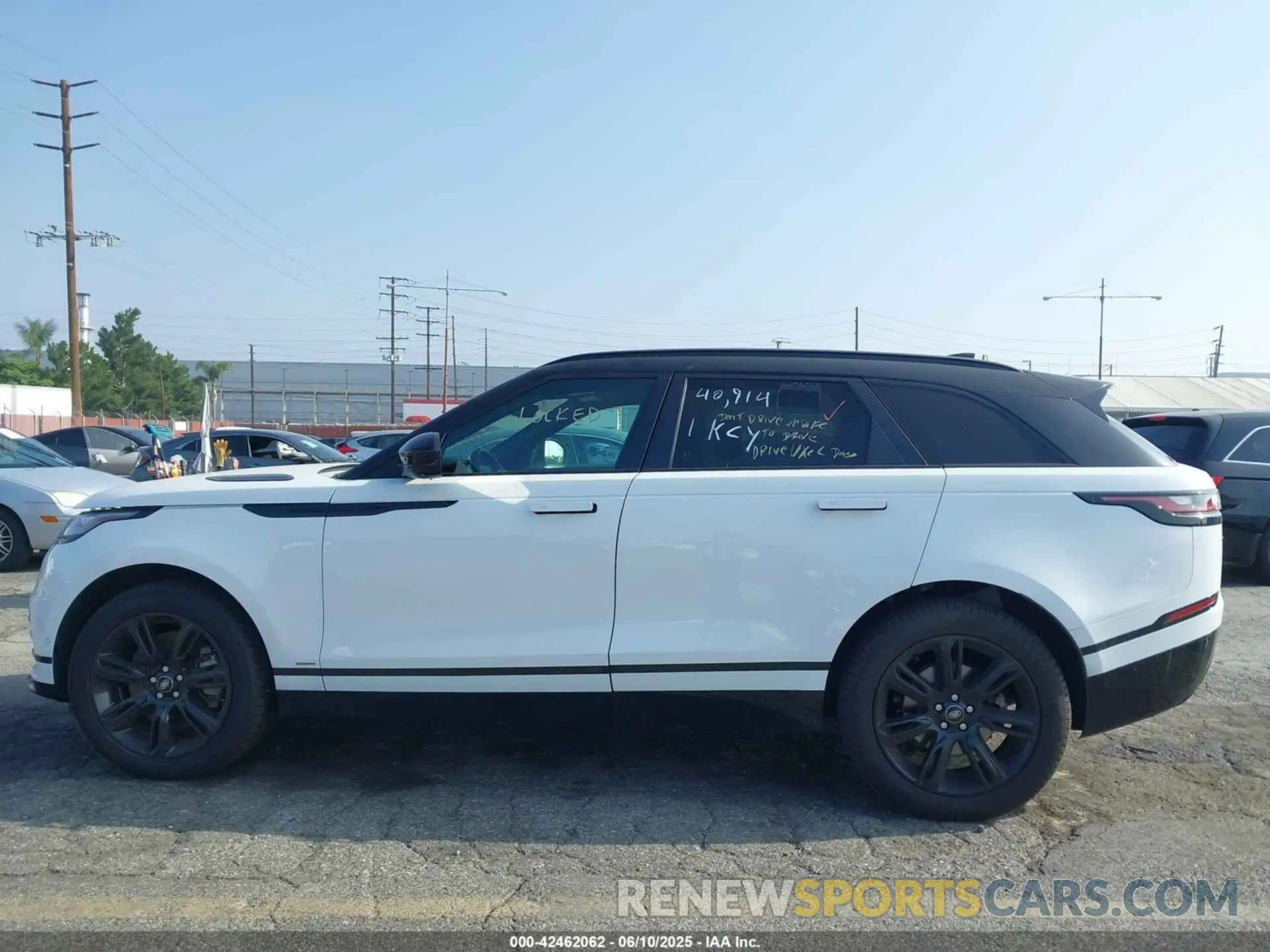 14 fotografías del automóvil dañado SALYT2EU2MA320866 LAND ROVER RANGE ROVER VELAR 2021