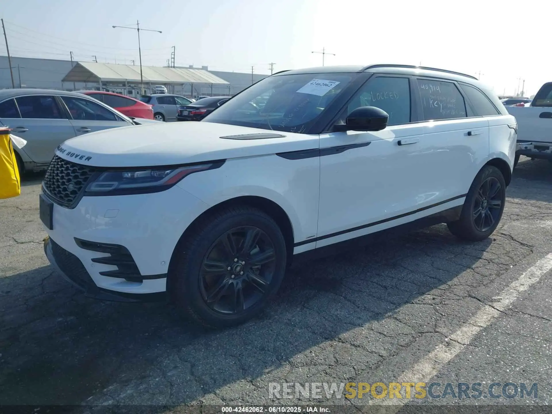 2 fotografías del automóvil dañado SALYT2EU2MA320866 LAND ROVER RANGE ROVER VELAR 2021