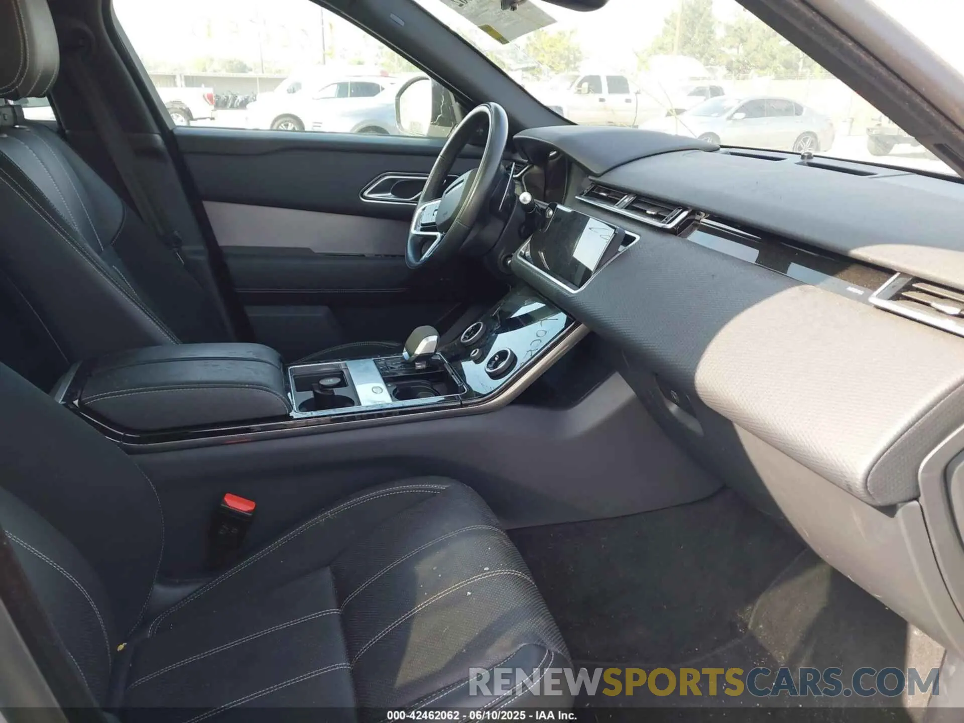 5 fotografías del automóvil dañado SALYT2EU2MA320866 LAND ROVER RANGE ROVER VELAR 2021