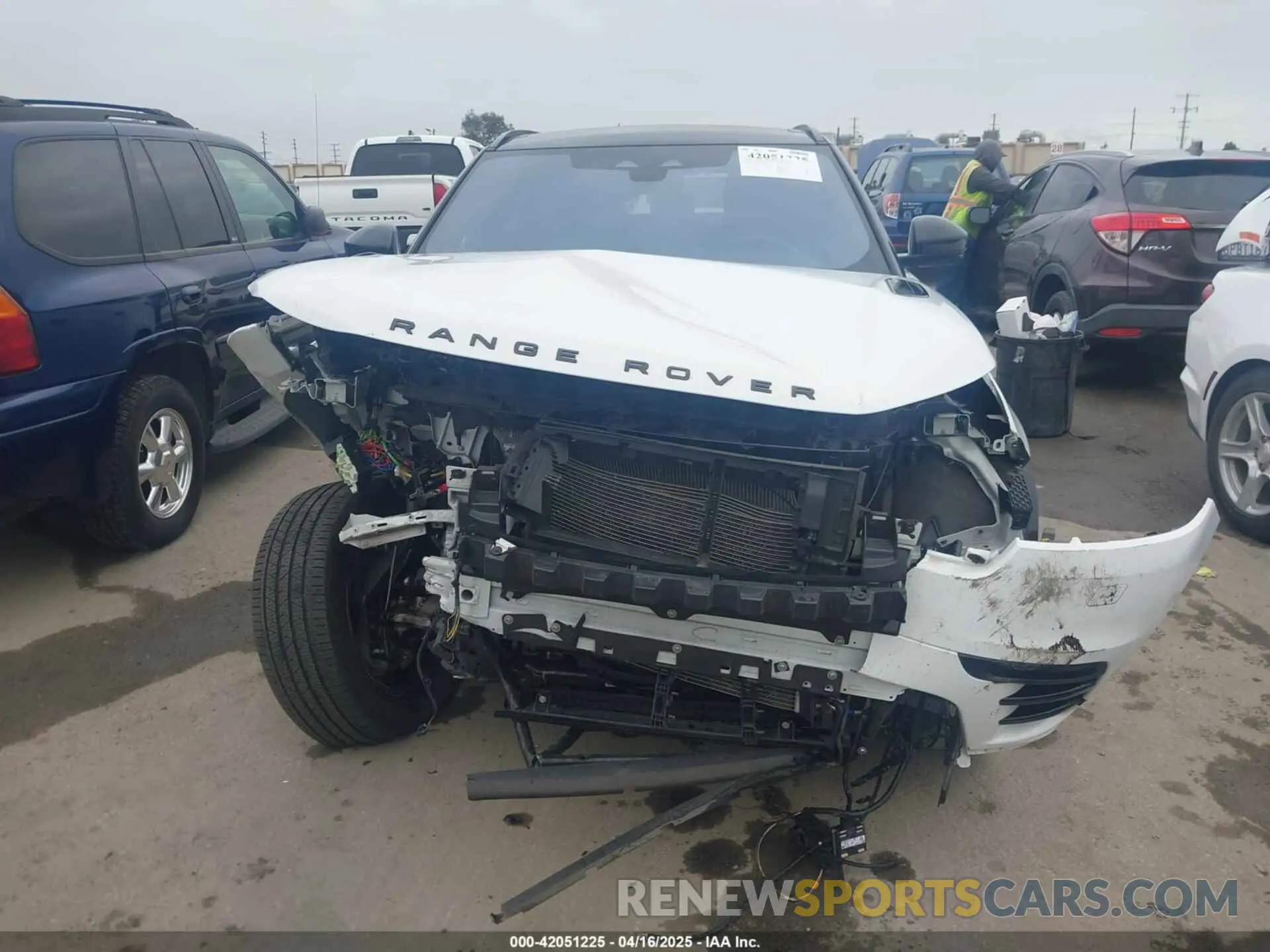 12 fotografías del automóvil dañado SALYT2EX0MA313814 LAND ROVER RANGE ROVER VELAR 2021