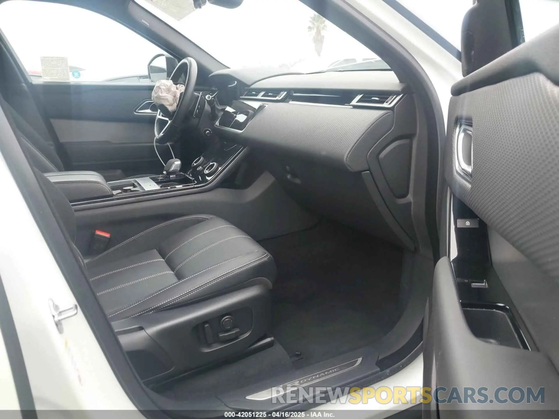 5 fotografías del automóvil dañado SALYT2EX0MA313814 LAND ROVER RANGE ROVER VELAR 2021