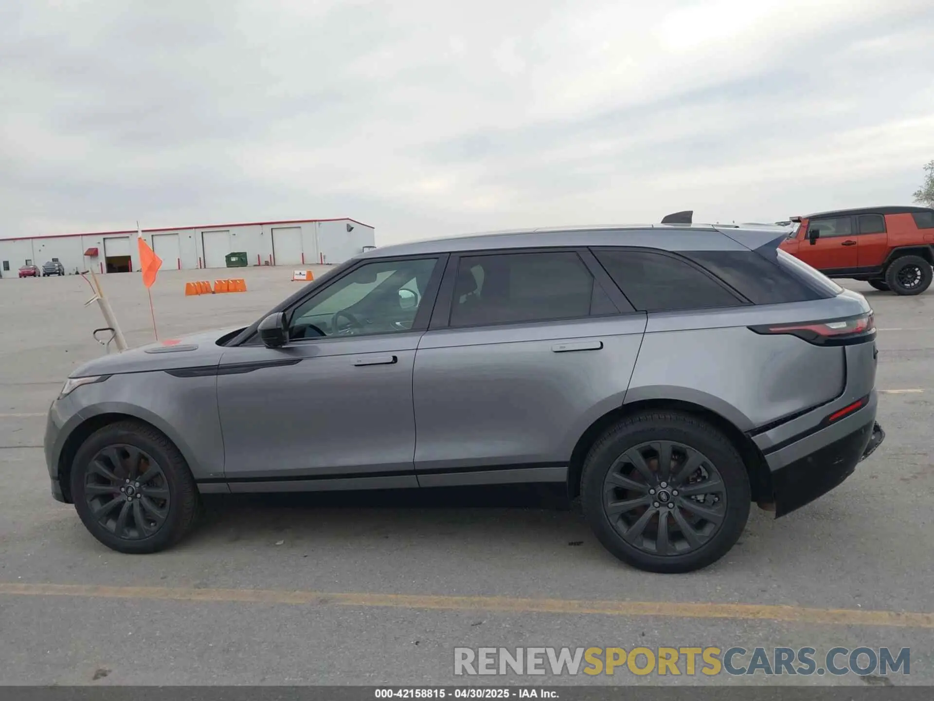 14 fotografías del automóvil dañado SALYT2EX3MA320305 LAND ROVER RANGE ROVER VELAR 2021