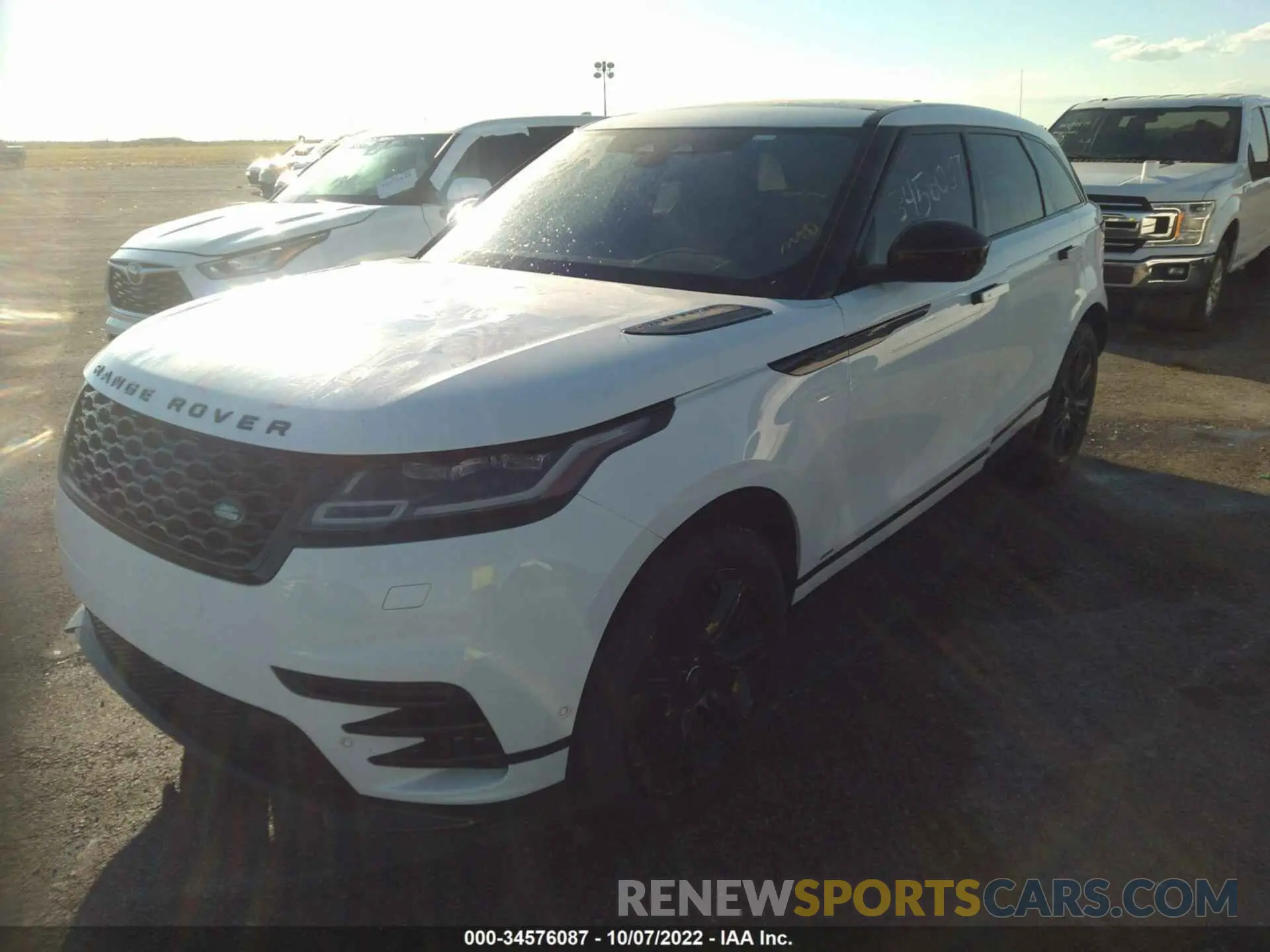 2 fotografías del automóvil dañado SALYT2EX5MA314585 LAND ROVER RANGE ROVER VELAR 2021