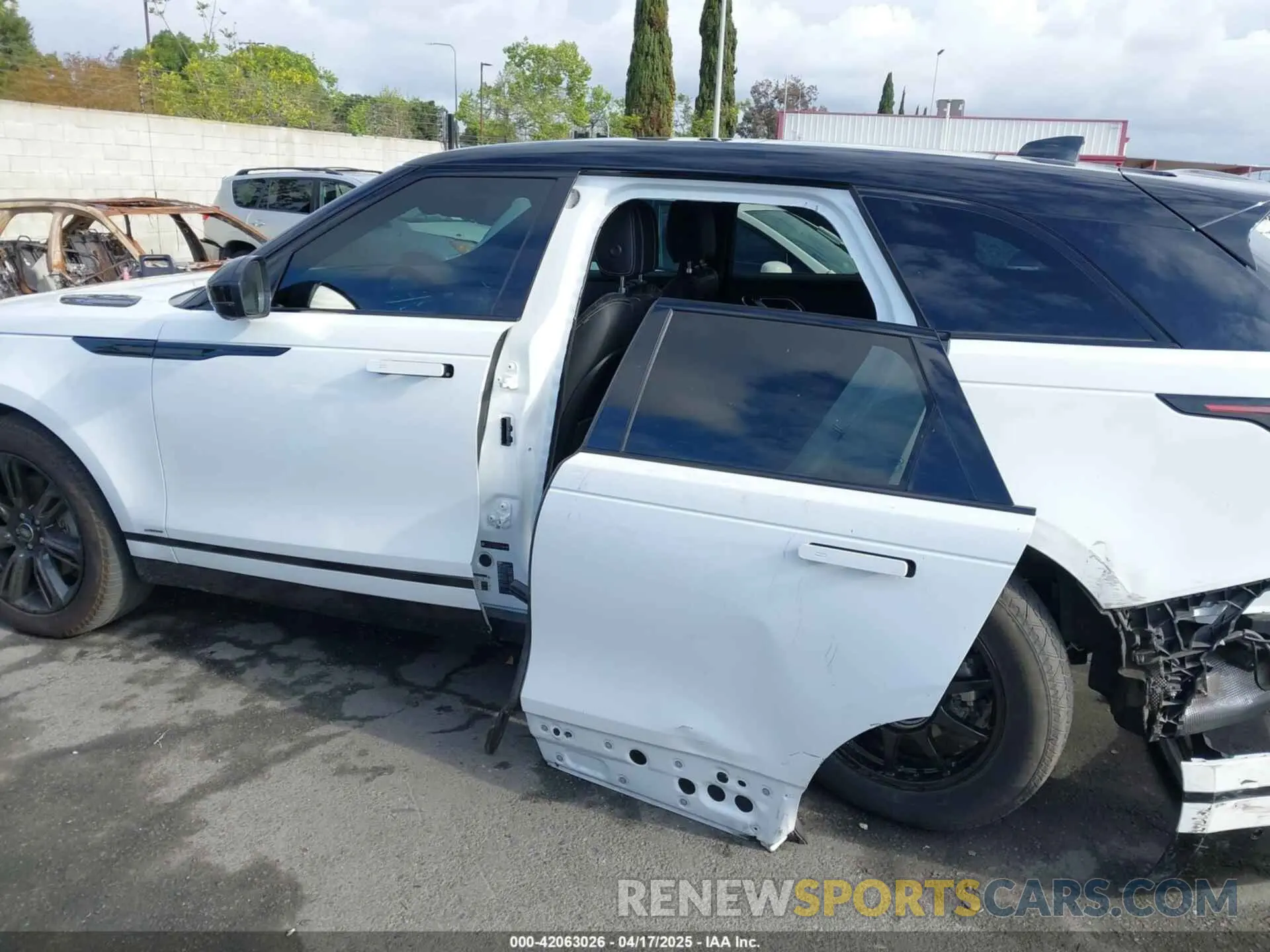 15 fotografías del automóvil dañado SALYT2EXXMA316087 LAND ROVER RANGE ROVER VELAR 2021