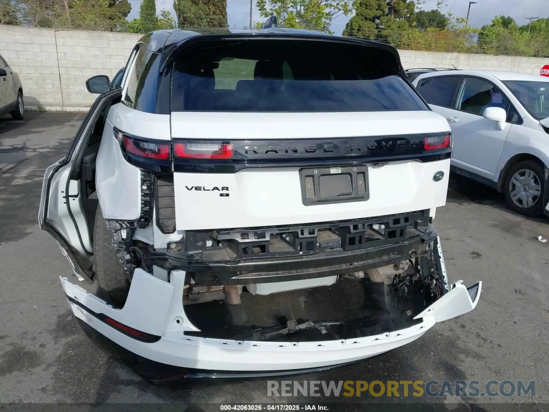 17 fotografías del automóvil dañado SALYT2EXXMA316087 LAND ROVER RANGE ROVER VELAR 2021