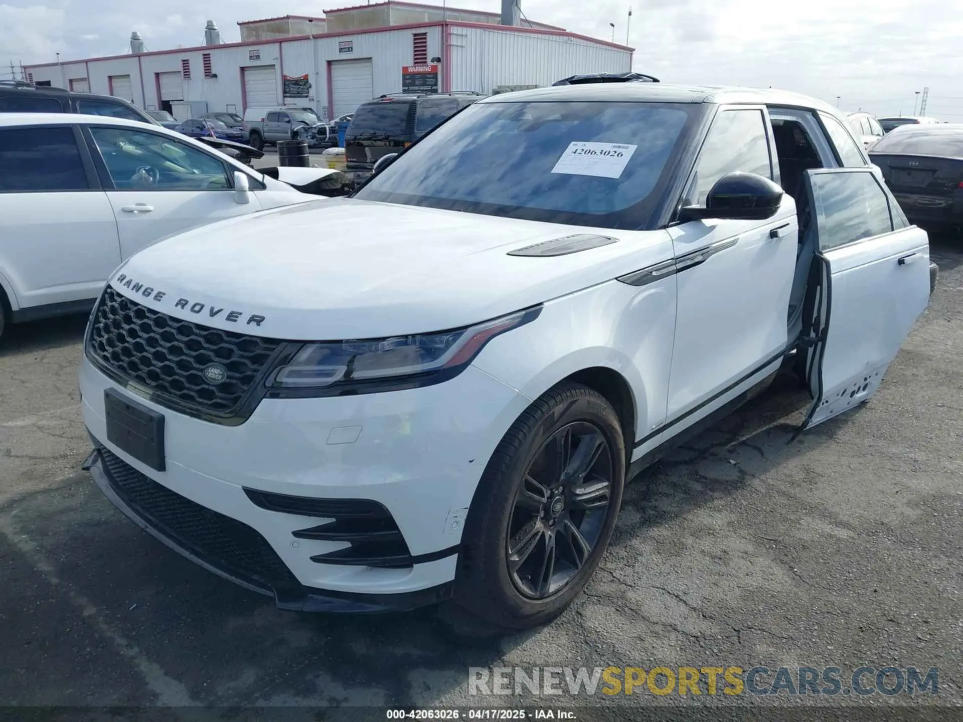 2 fotografías del automóvil dañado SALYT2EXXMA316087 LAND ROVER RANGE ROVER VELAR 2021