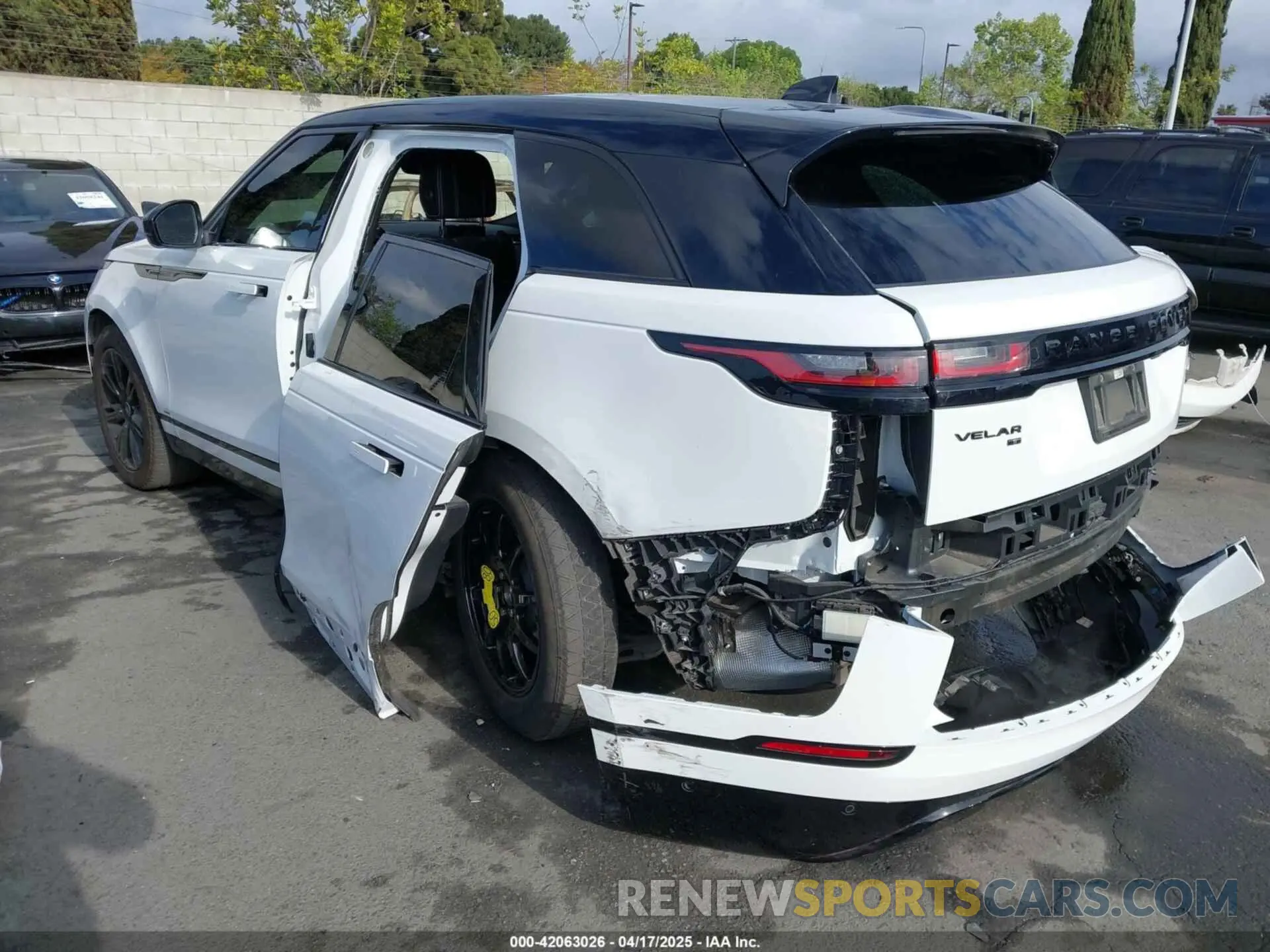 3 fotografías del automóvil dañado SALYT2EXXMA316087 LAND ROVER RANGE ROVER VELAR 2021